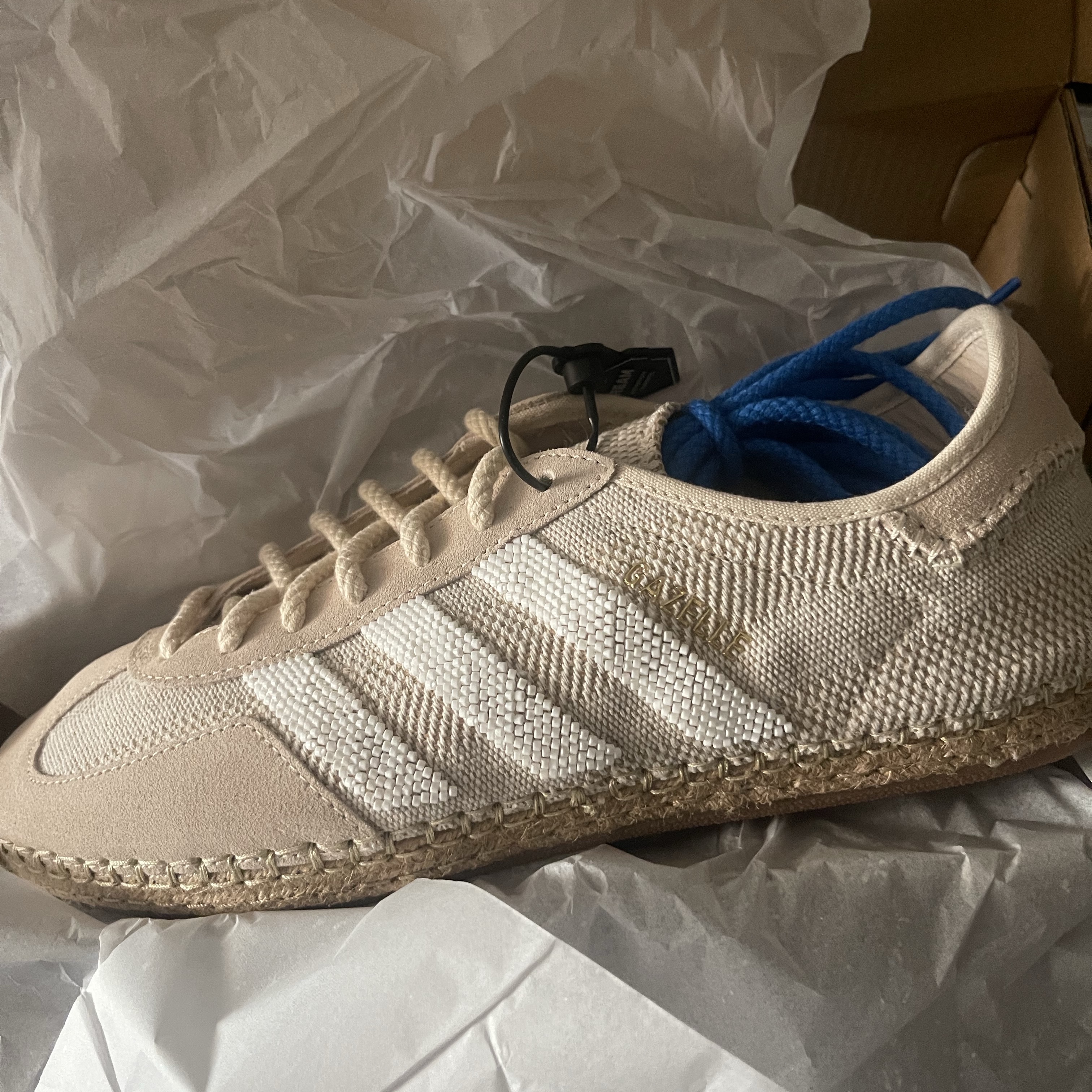 Adidas x Clot Gazelle Halo Ivory Cloud White 착용 스타일