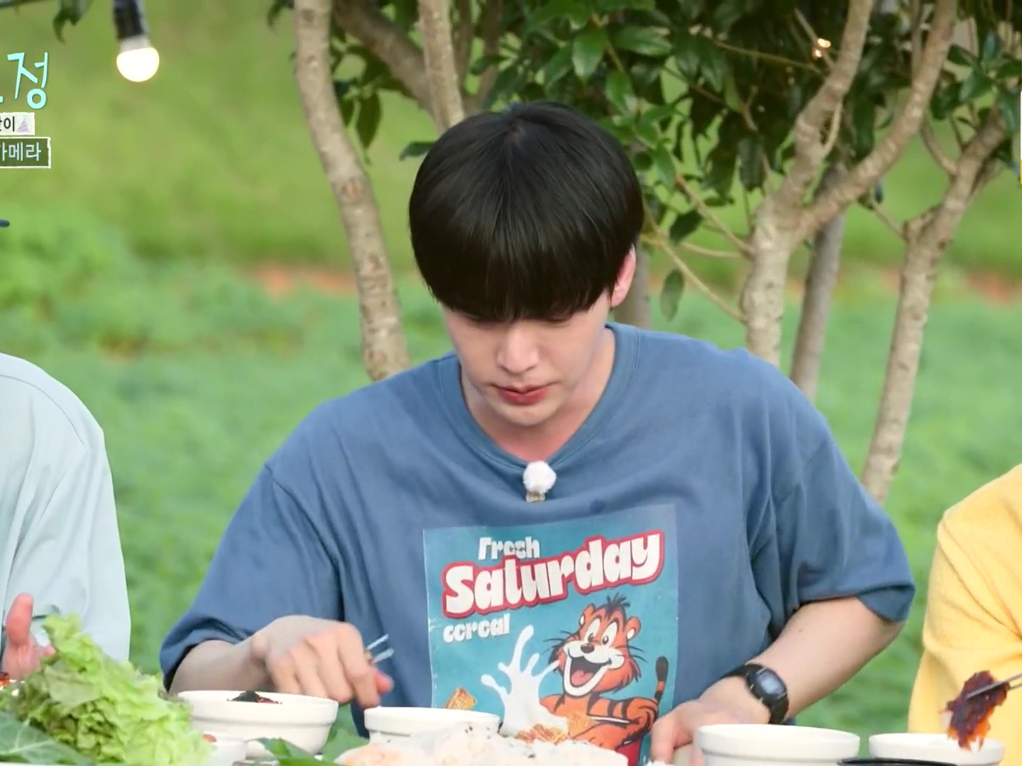 STU Cereal T-shirt Blue 착용 스타일 - 3