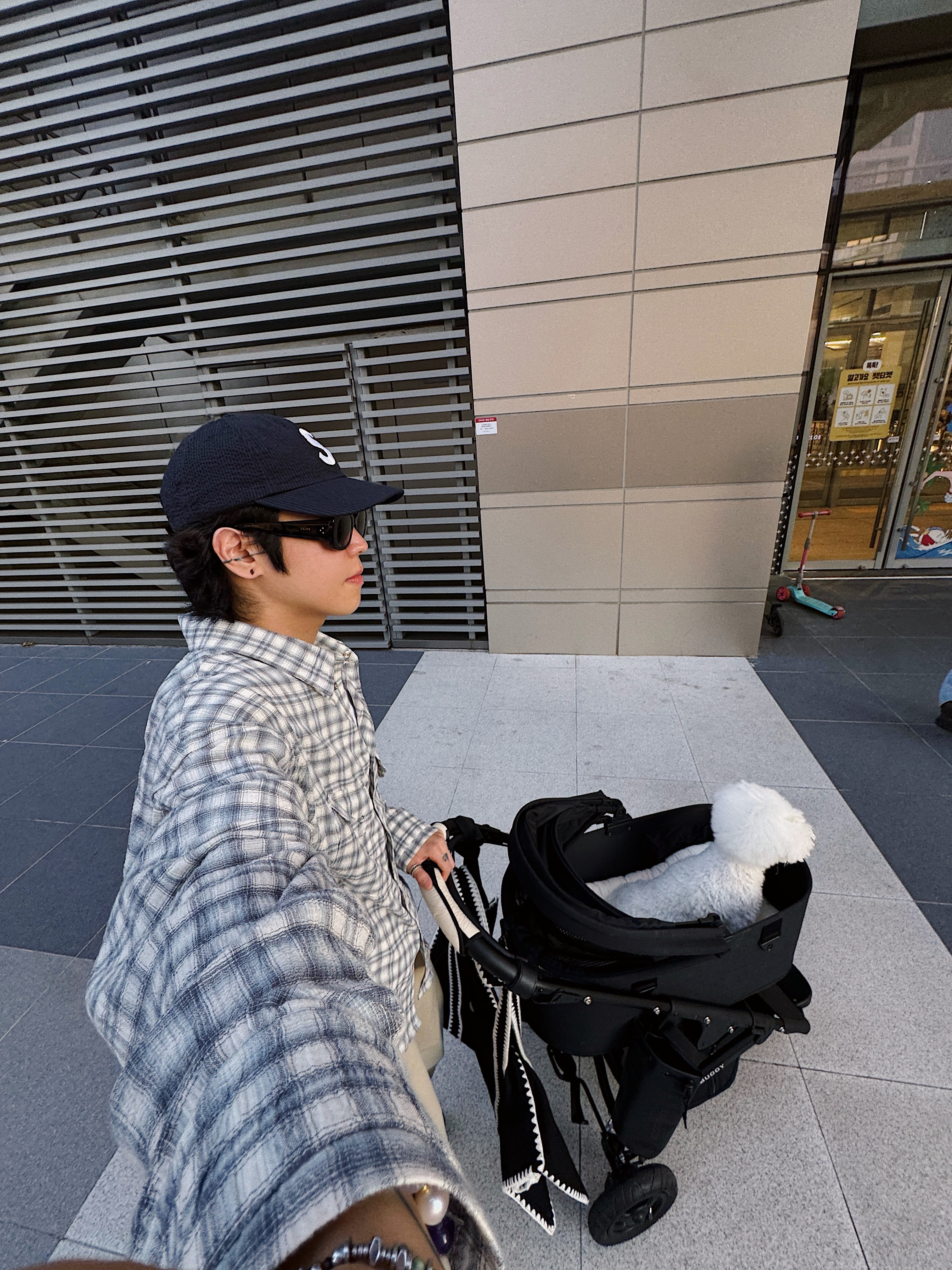 Nonnod Side cargo shorts Beige, Nike x Comme des Garcons Homme Plus Air Max TL 2.5 Black 착용 스타일 - 4