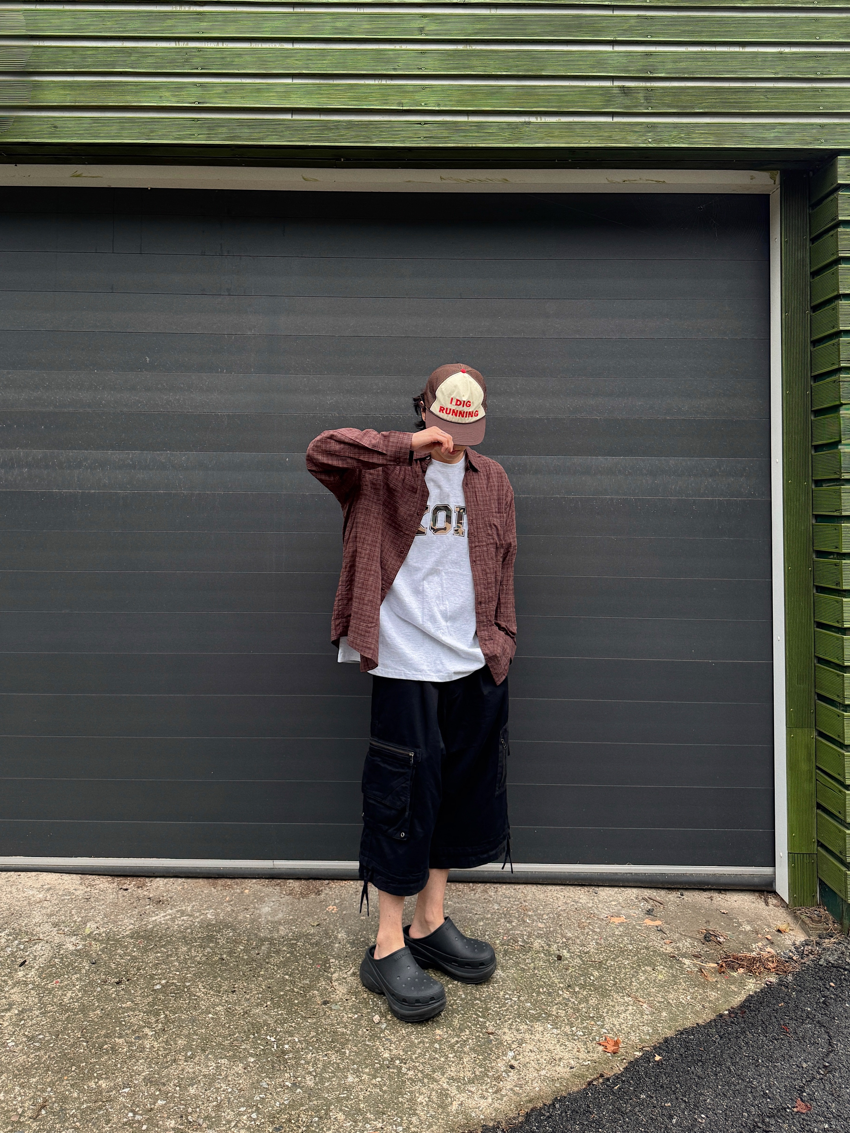Alex Zono I Dig Running Trucker Hat OG Brown, [더블적립] ETCE Layered Cargo Bermuda Shorts 2.0 Black 착용 스타일 - 1