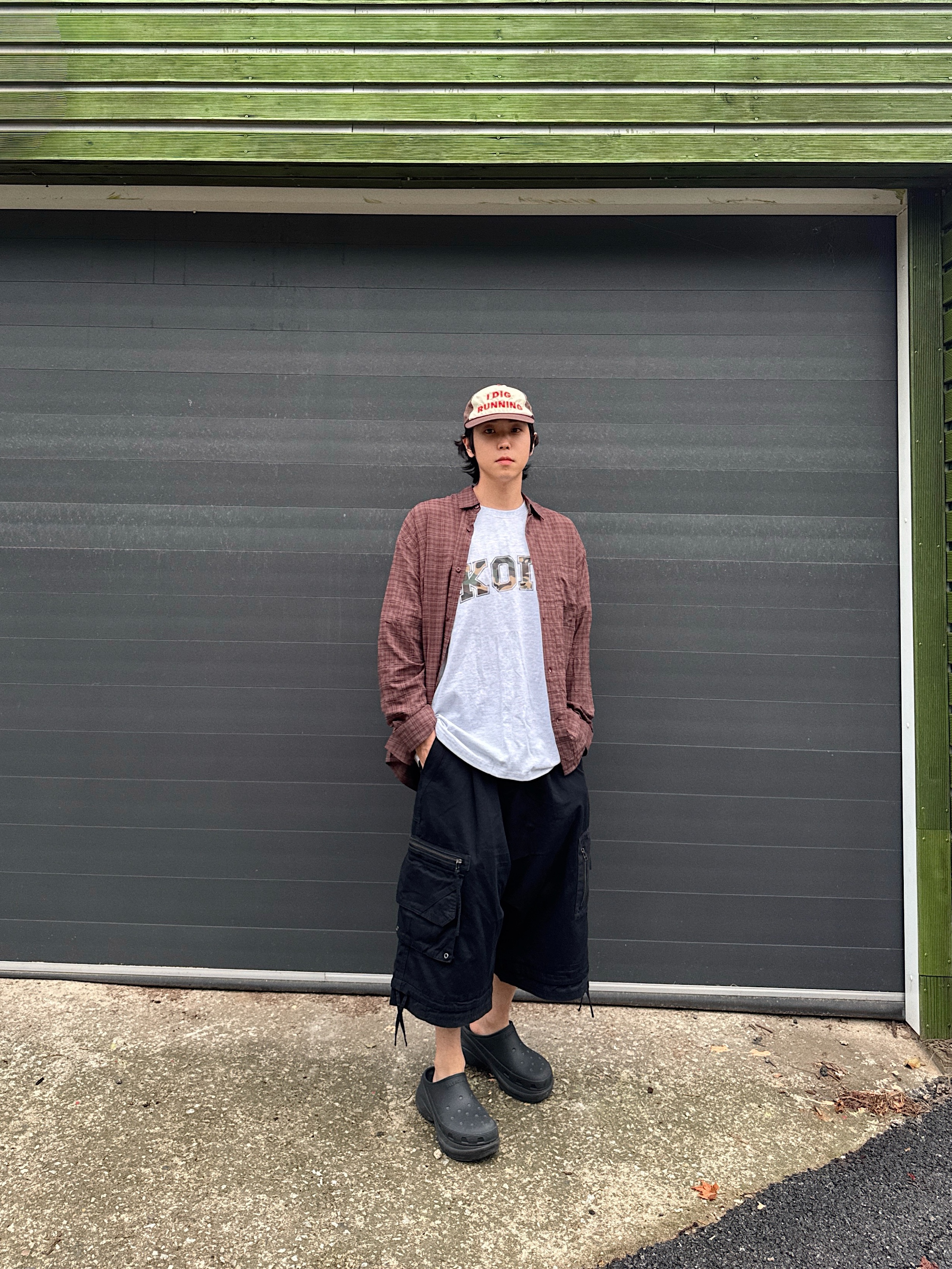 Alex Zono I Dig Running Trucker Hat OG Brown, [더블적립] ETCE Layered Cargo Bermuda Shorts 2.0 Black 착용 스타일 - 4