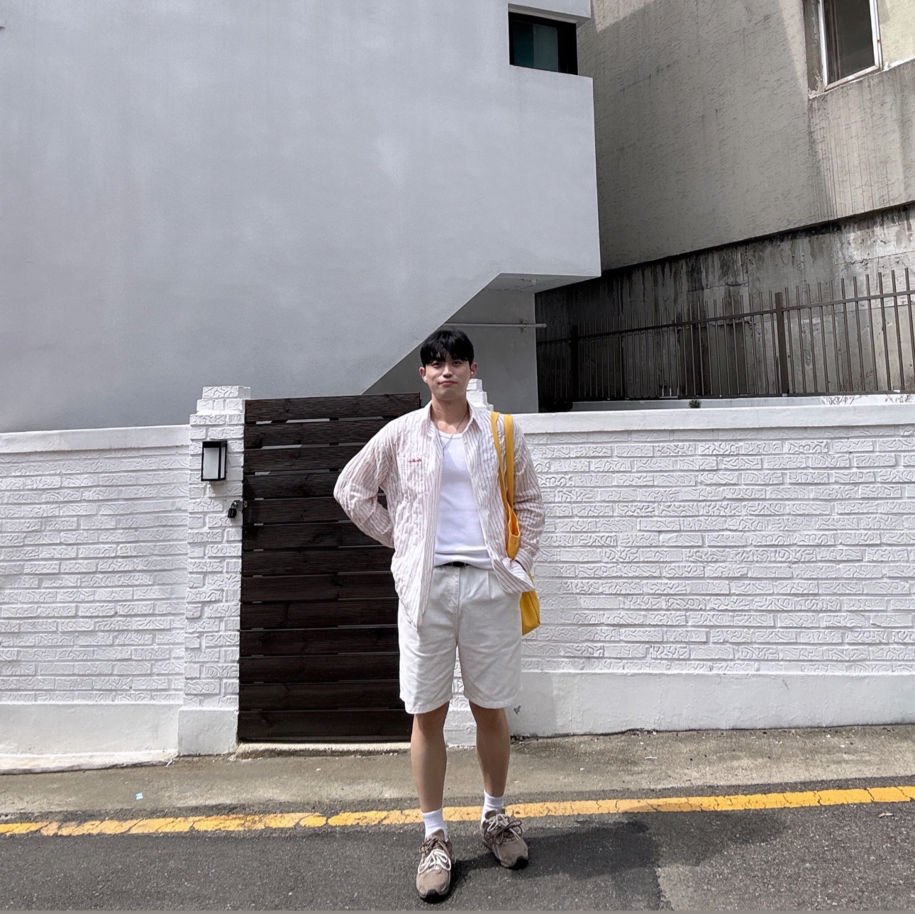 STU Embroidery Stripe Shirt Red, New Balance 204L Suede Mushroom Arid Stone 착용 스타일 - 2