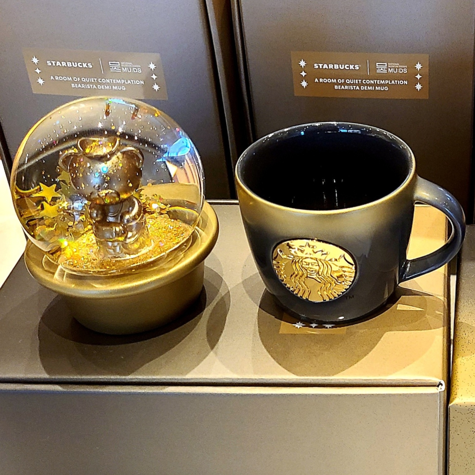 Starbucks x Muds A Room of Quiet Contemplation Bearista Mug 89ml, Starbucks x Muds A Room of Quiet Contemplation Figure Plate 착용 스타일 - 2