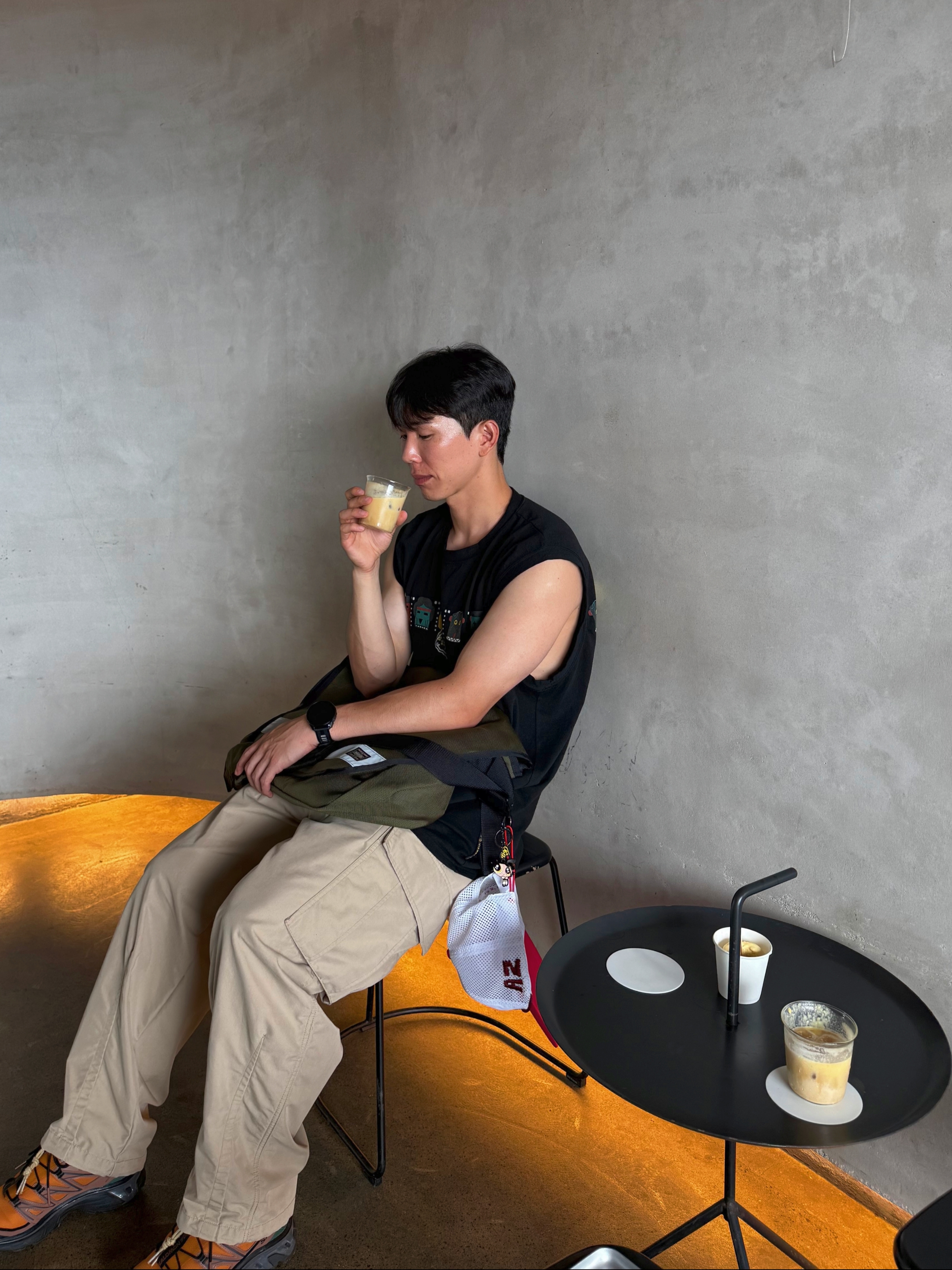 Salomon XT-6 Expanse 75th Anniversary Golden Oak Acorn, Alex Zono I Dig Running Rainbow Trucker Hat White Red 착용 스타일