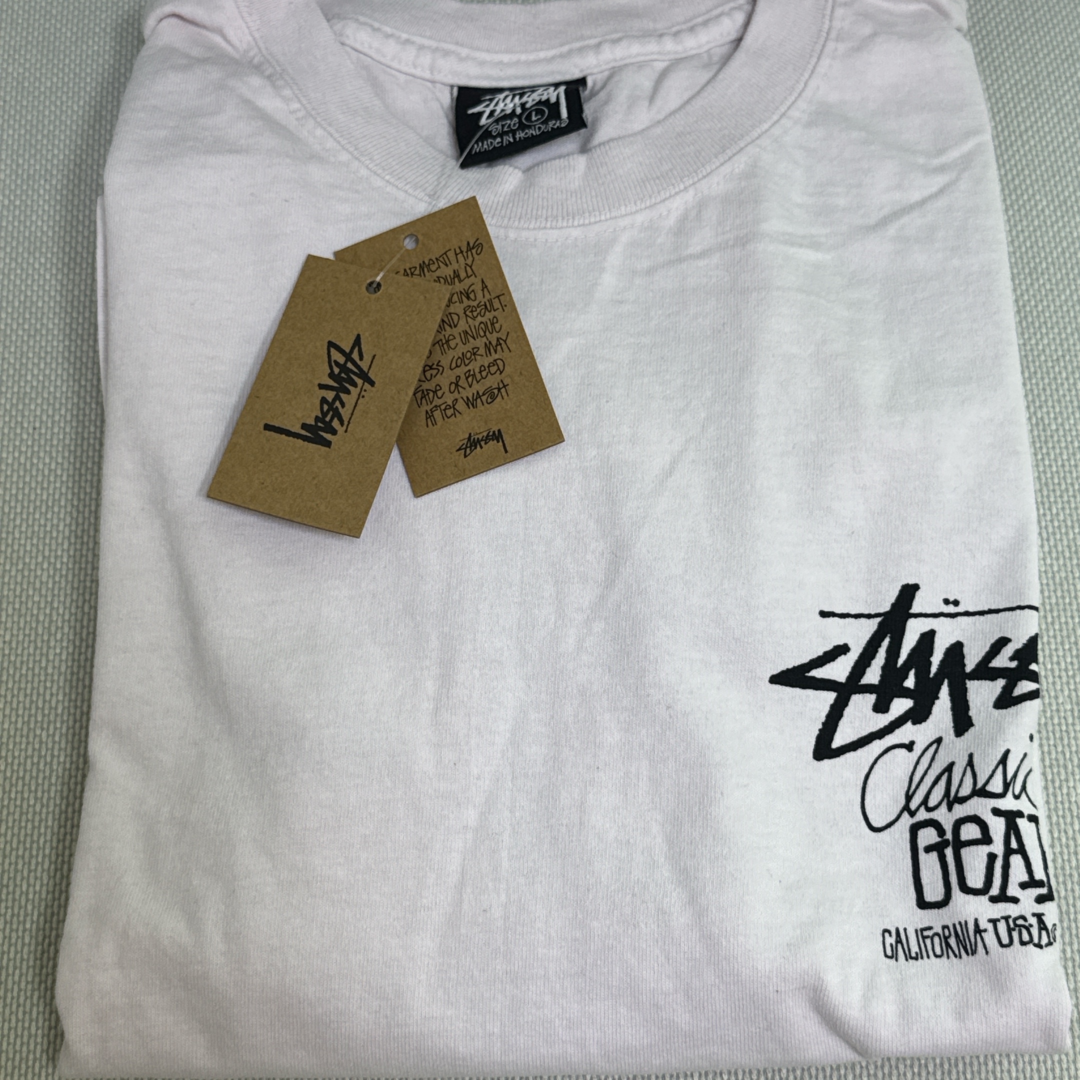 Stussy Pigment Dyed Classic Gear T-Shirt Blush 착용 스타일 - 2