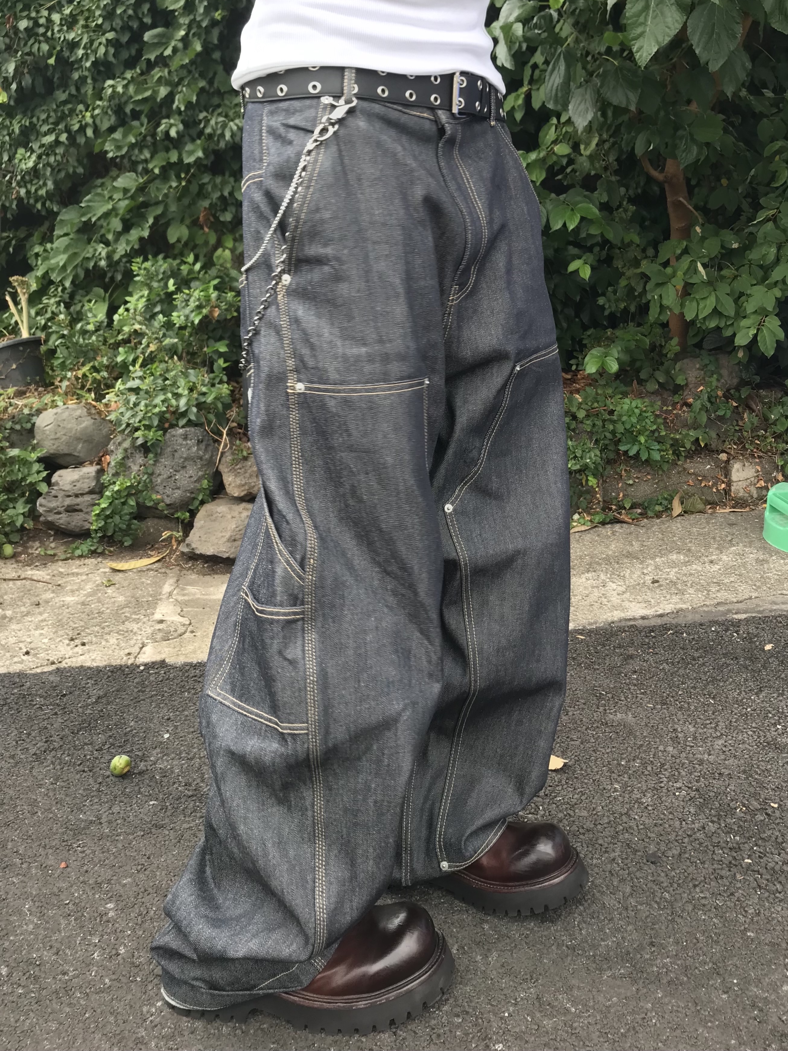 GRAILZ x KOIN SEOUL Carpenter Raw Denim Pants Indigo, Montbell Pocketable Light Pack 13 Black 착용 스타일 - 3