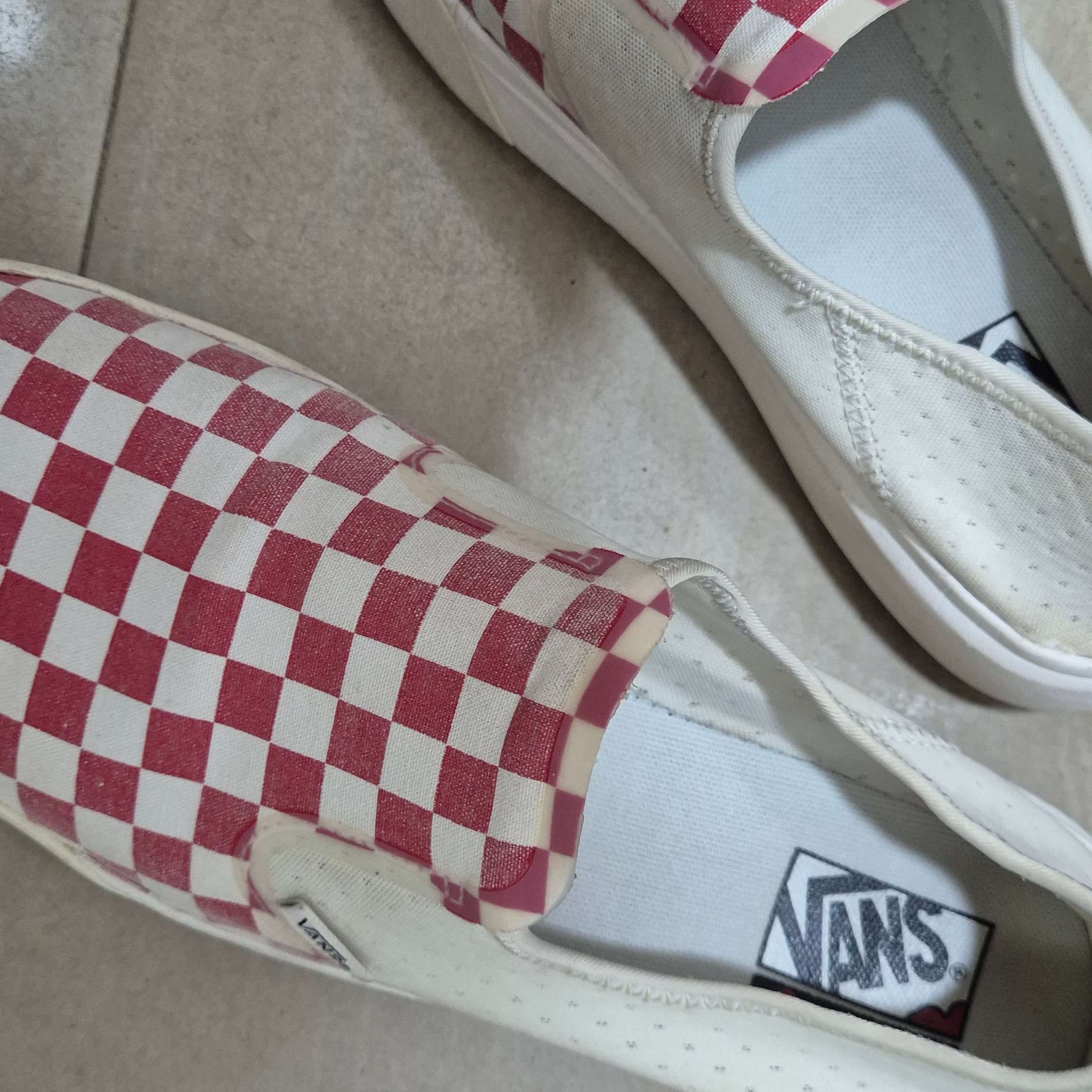 Vans ComfyCush One Checkerboard Racing Red Marshmallow 착용 스타일