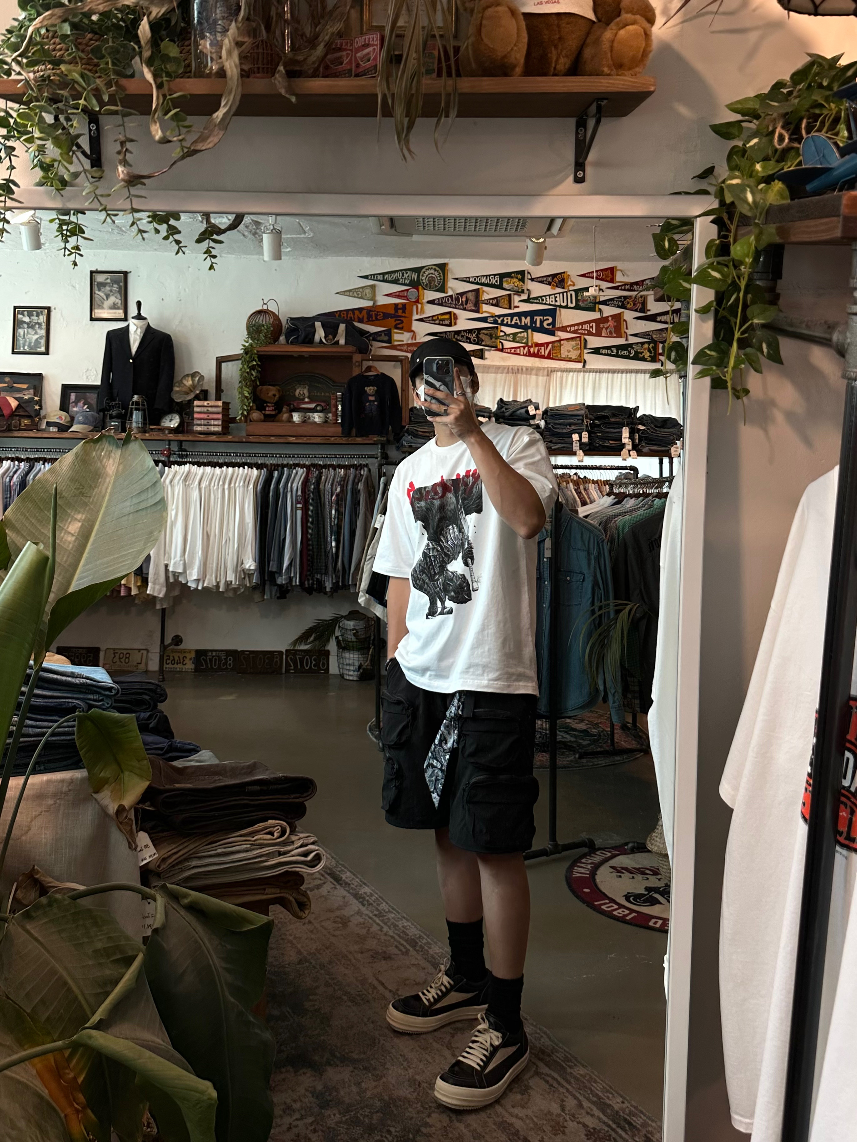 Uniqlo UT x Berserk Manga Curation Graphic T-Shirt A White - KR, Rick Owens Vintage Sneakers in Full Grain Calf Leather And Velour Suede Black Milk Milk 착용 스타일 - 6