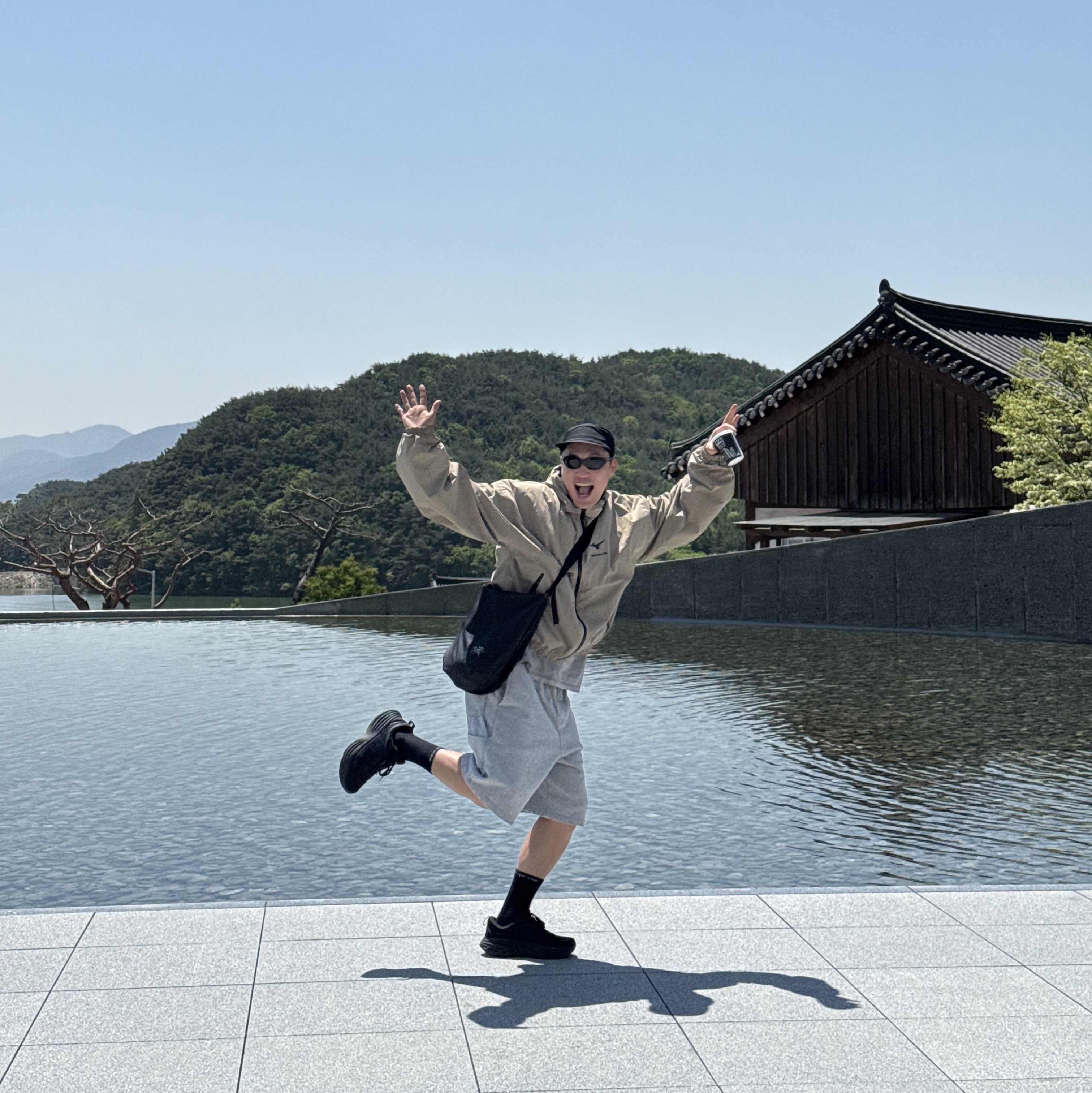 Oakley Eye Jacket Redux Matte Black Frame Prizm Grey Lenses High Bridge Fit 착용 스타일 - 1