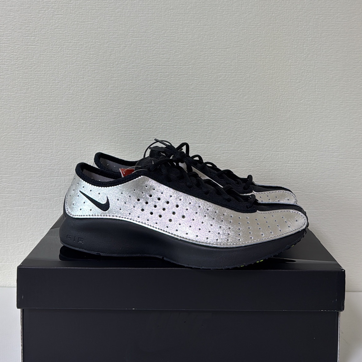 (W) Nike Air Superfly Metallic Silver and Black 착용 스타일