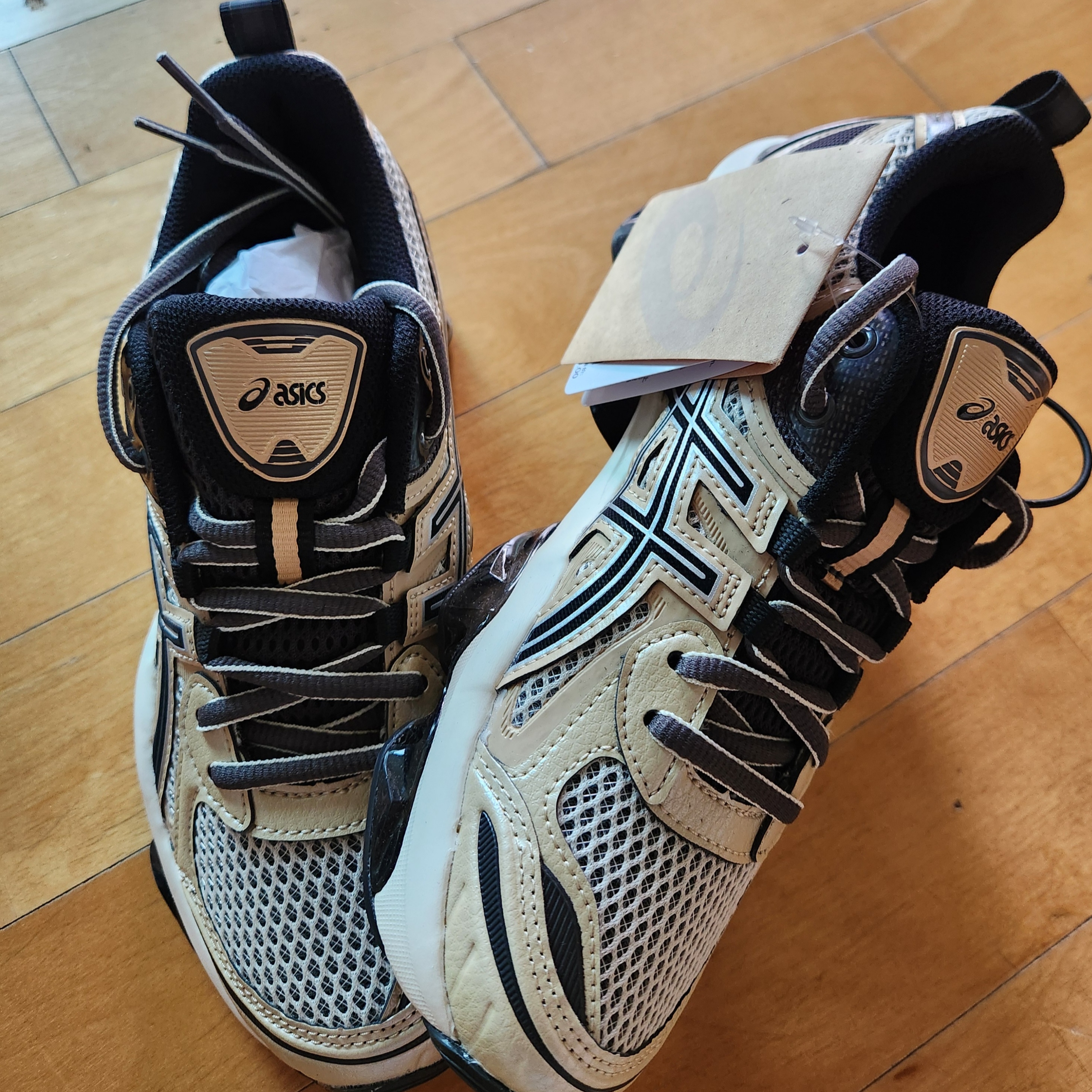 Asics Gel-Quantum Kinetic Sand Black 착용 스타일 - 2