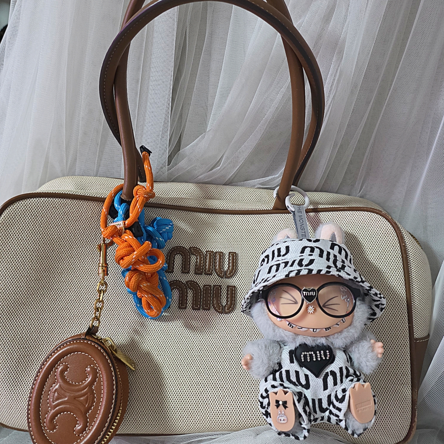 Pop Mart Labubu Let's Play Together Doll Series Sealed Case (1 Blind Box), Pop Mart Labubu Let's Play Together Doll Series Hehe Keyring (Opened Case) 착용 스타일