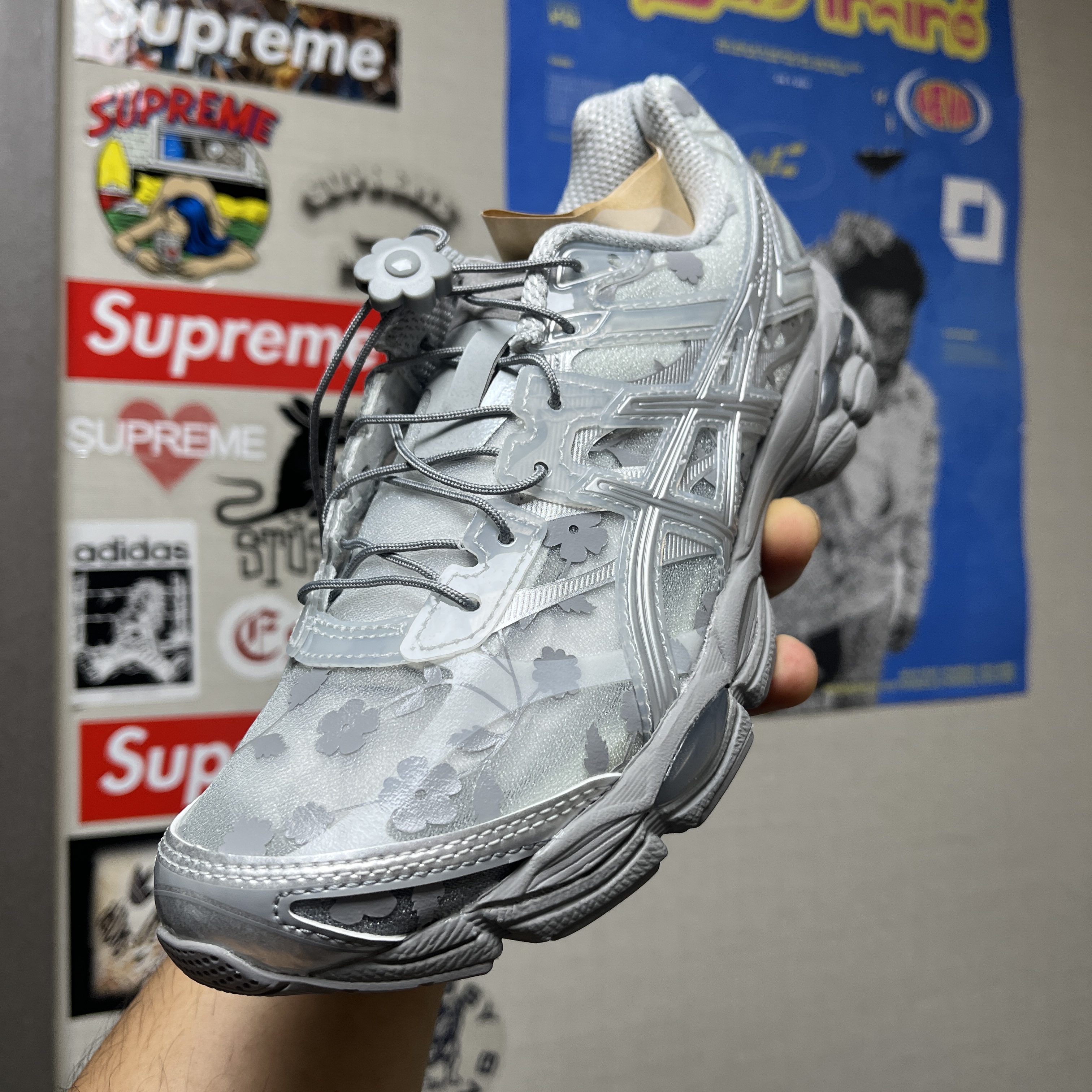 Salomon x Sandy Liang XT-Whisper Fairy Tale Silver, Louis Vuitton x Murakami Takashi Passport Cover Monogram Cherry Coated Canvas 착용 스타일 - 6