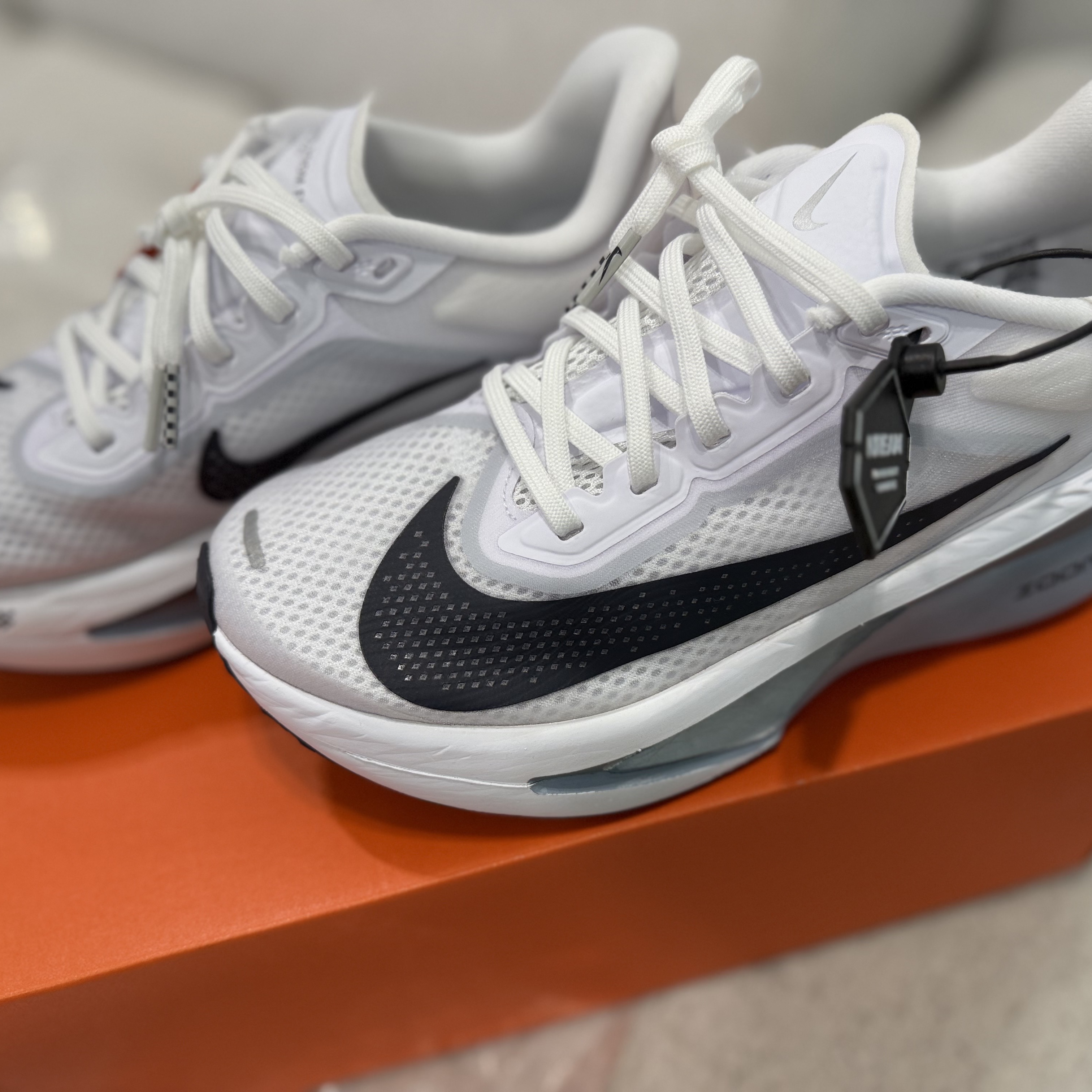 (W) Nike Zoom Fly 6 Road Racing White Pure Platinum 착용 스타일