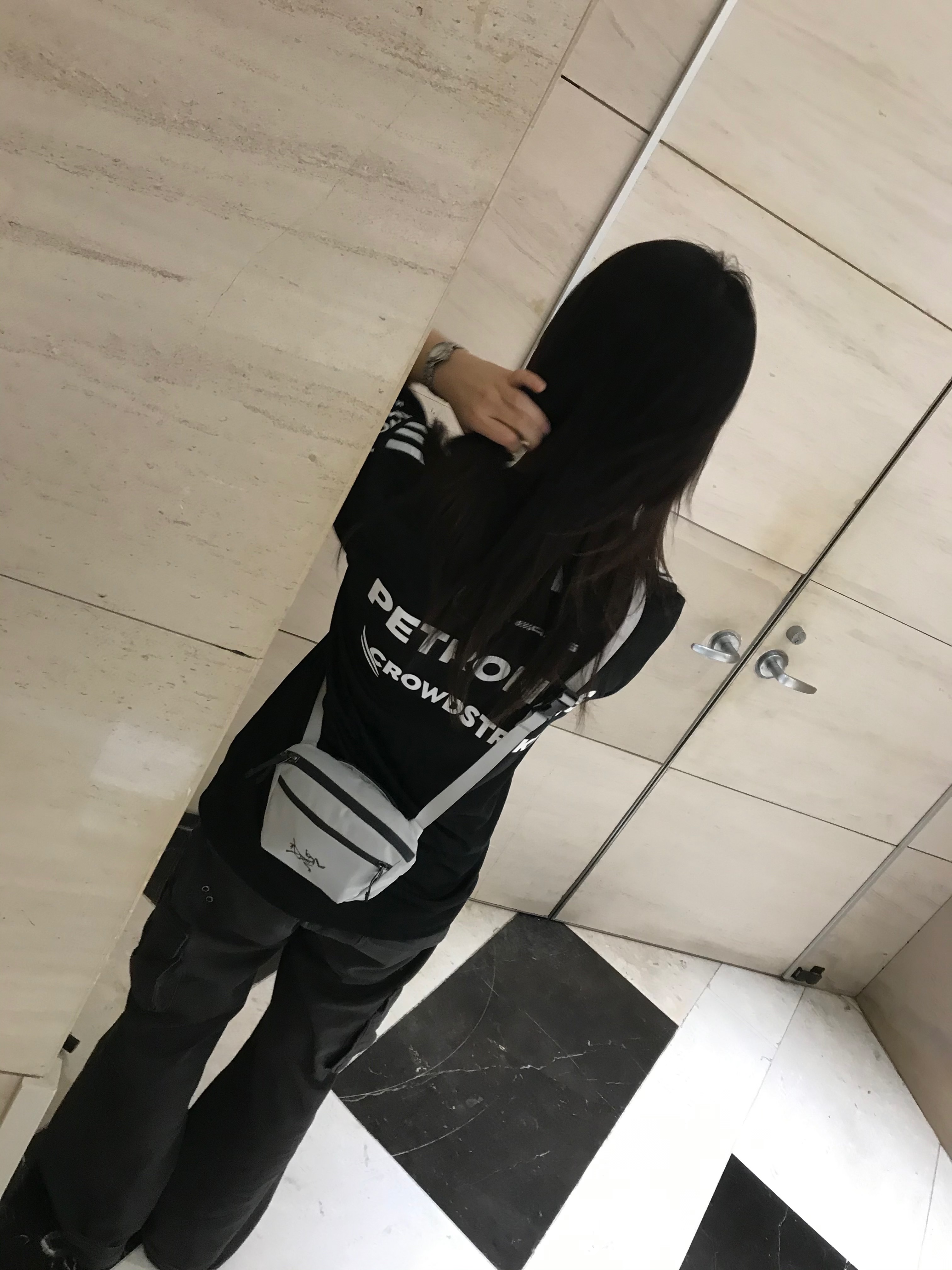 Arc'teryx Mantis 1 Waistpack Solitude Graphite 착용 스타일 - 2