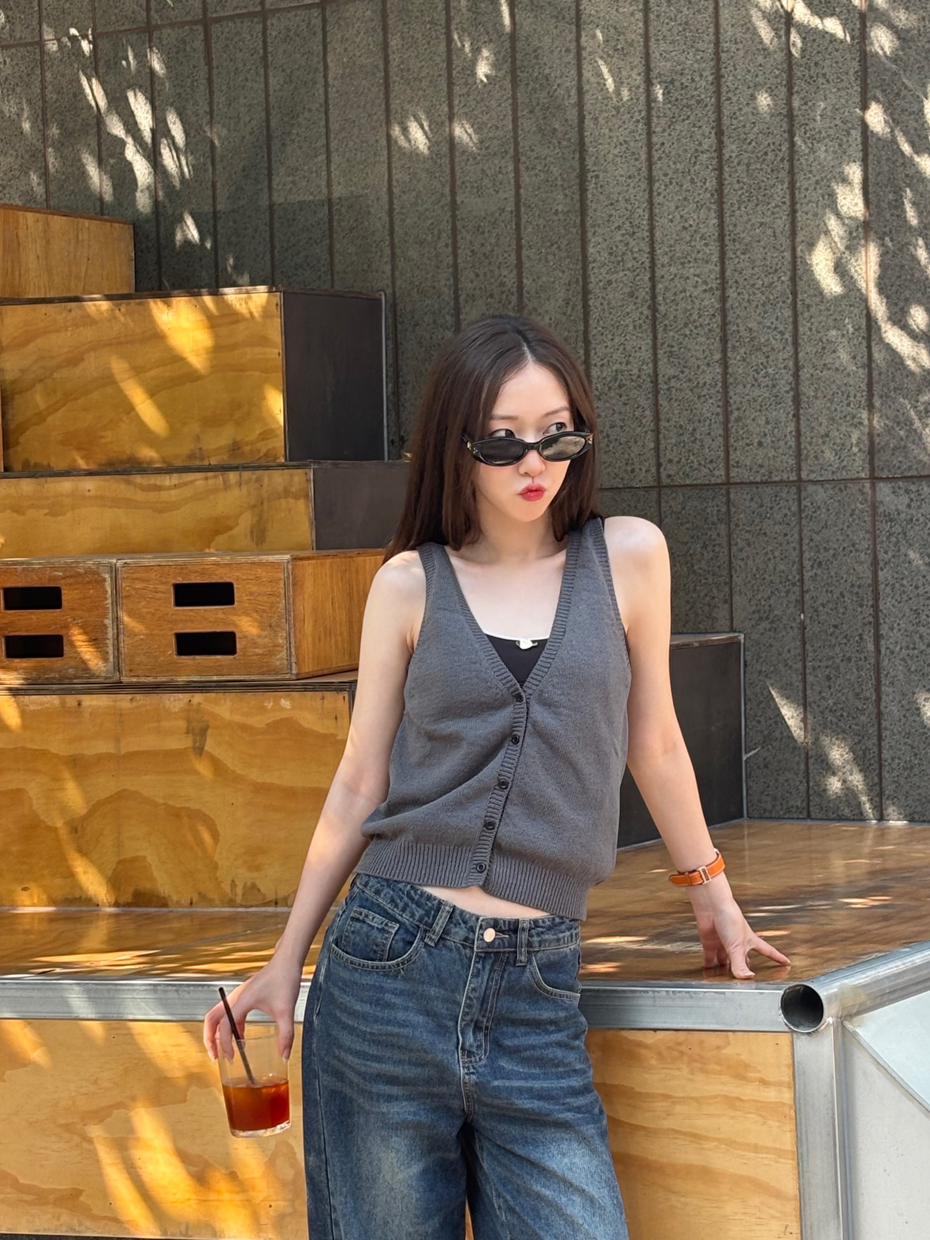 Gentle Monster Dada 01 Black, Apple Watch SE 2024 40mm GPS Silver Aluminium Case with Sport Band S/M Denim (Korean Ver.) 착용 스타일 - 1
