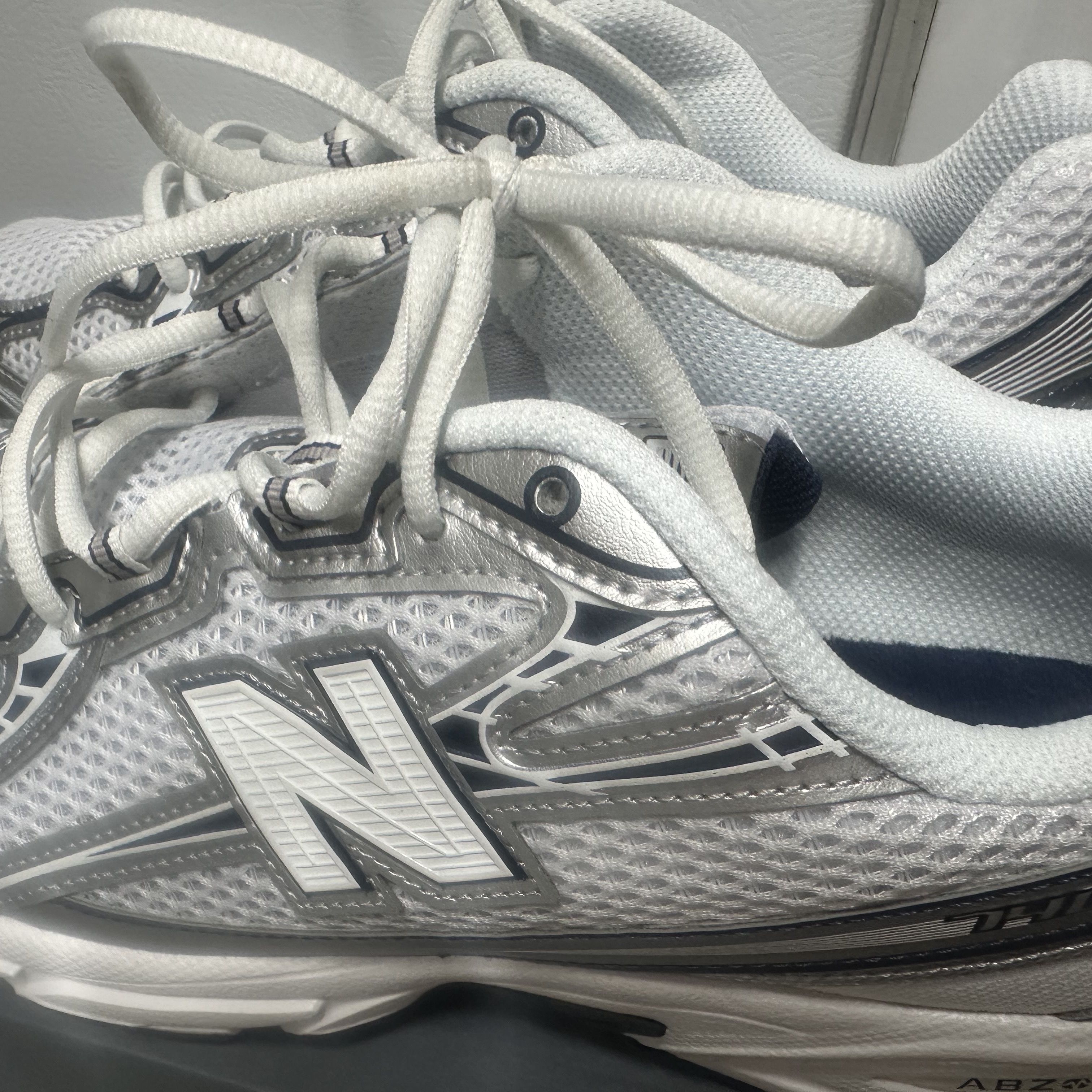 New Balance 740v2 Nb Navy White 착용 스타일