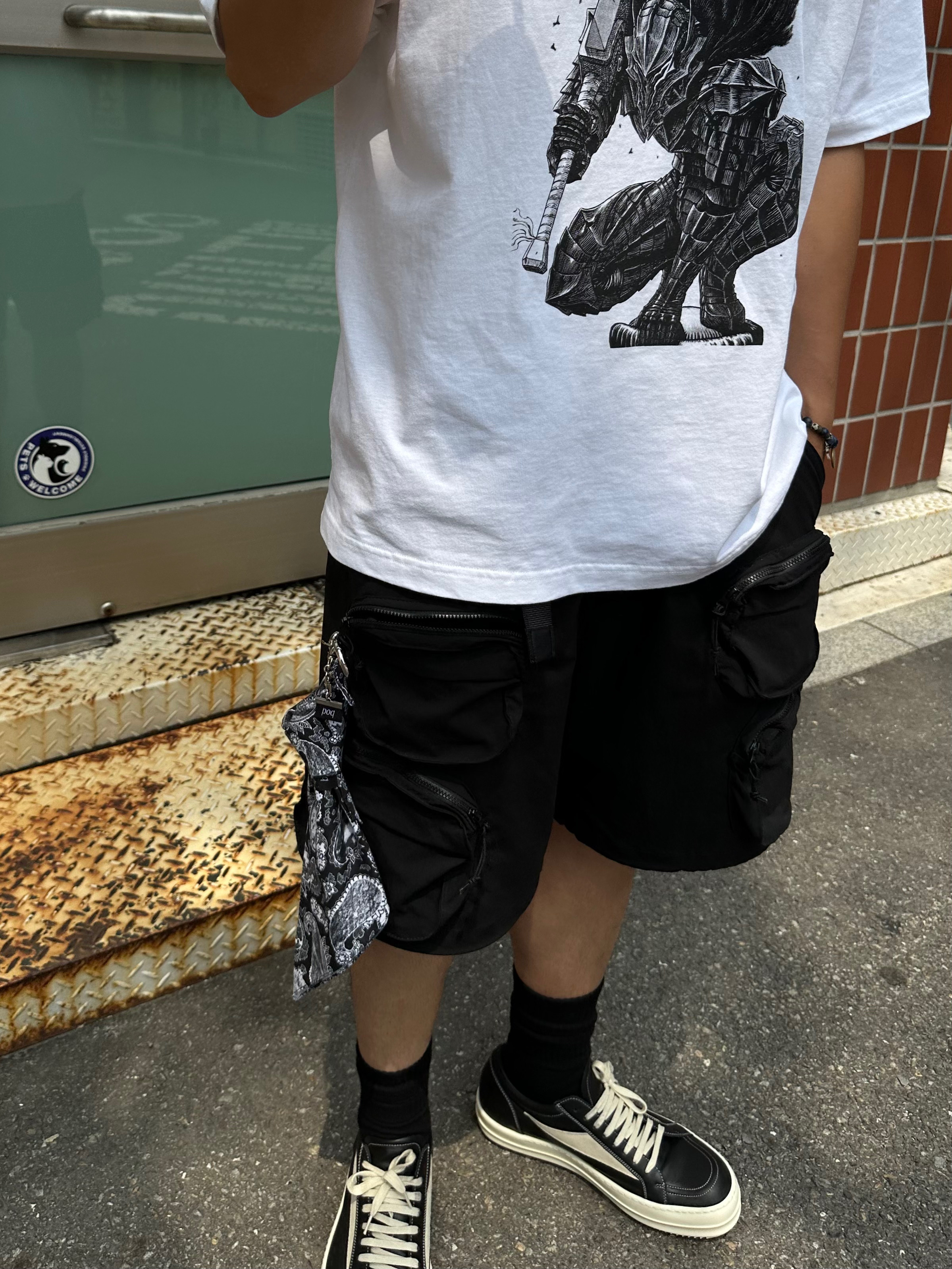 Uniqlo UT x Berserk Manga Curation Graphic T-Shirt A White - KR, Rick Owens Vintage Sneakers in Full Grain Calf Leather And Velour Suede Black Milk Milk 착용 스타일 - 4