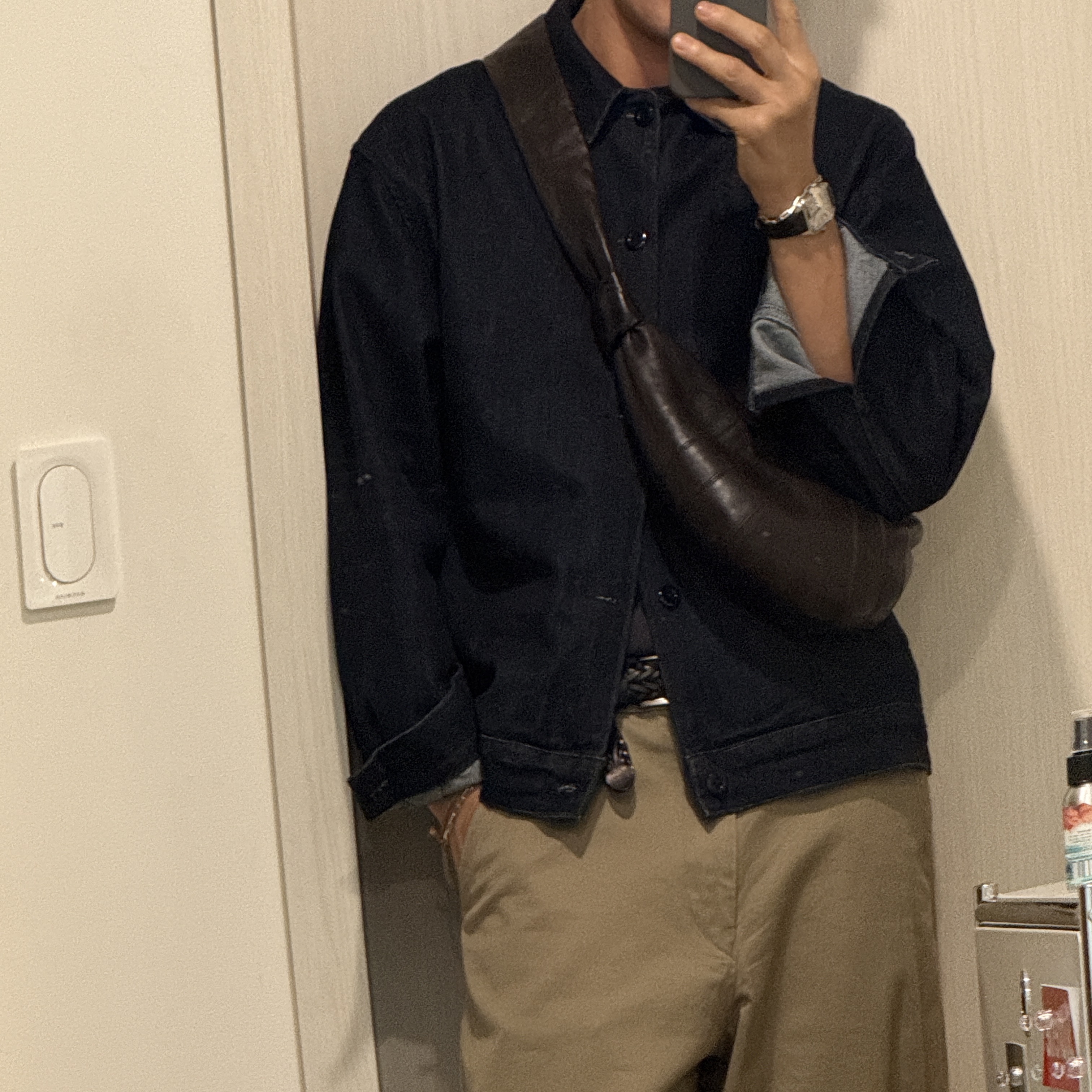 Lemaire Small Croissant Bag Soft Nappa Leather Black 착용 스타일 - 1