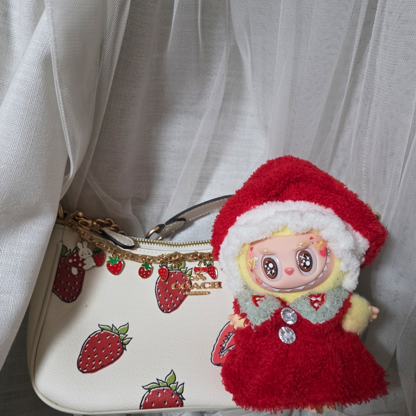 Pop Mart The Monsters Checkmate Series Plush Keyring 착용 스타일