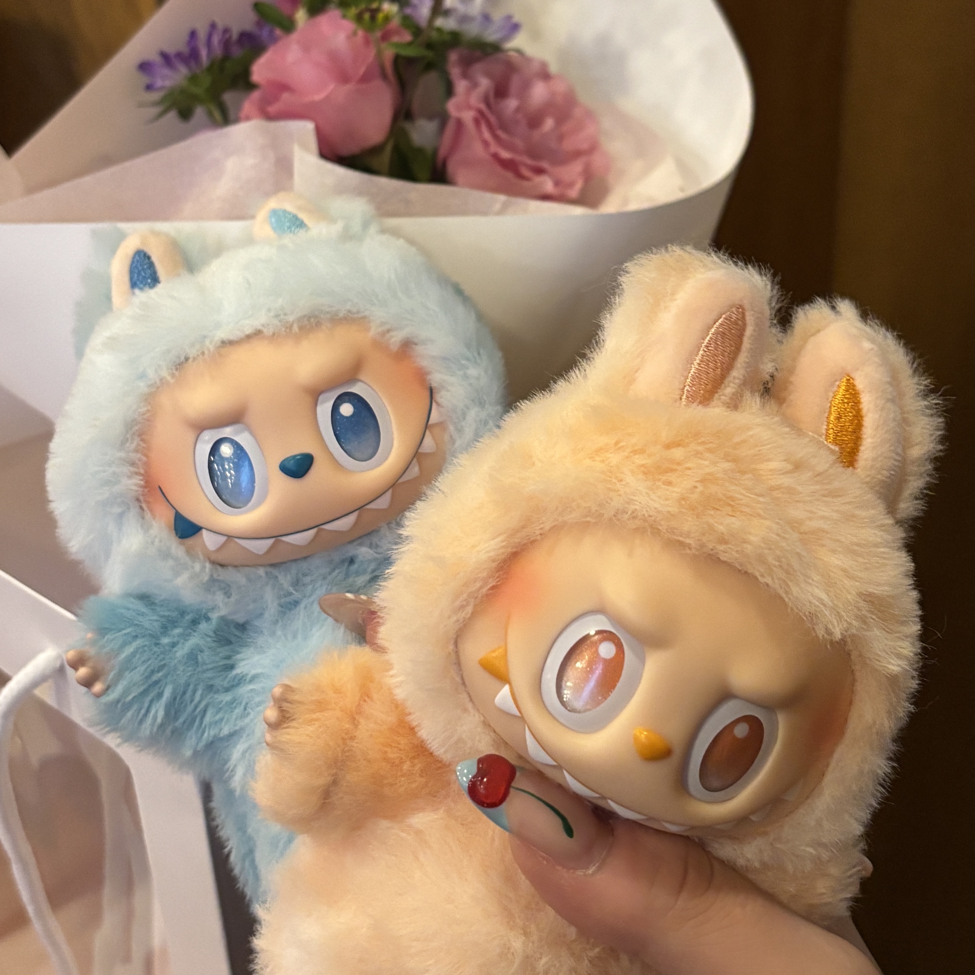Pop Mart Labubu The Monsters Highlight Series Hope Keyring (Opened Case), Pop Mart Labubu The Monsters Highlight Series Happiness Keyring (Opened Case) 착용 스타일