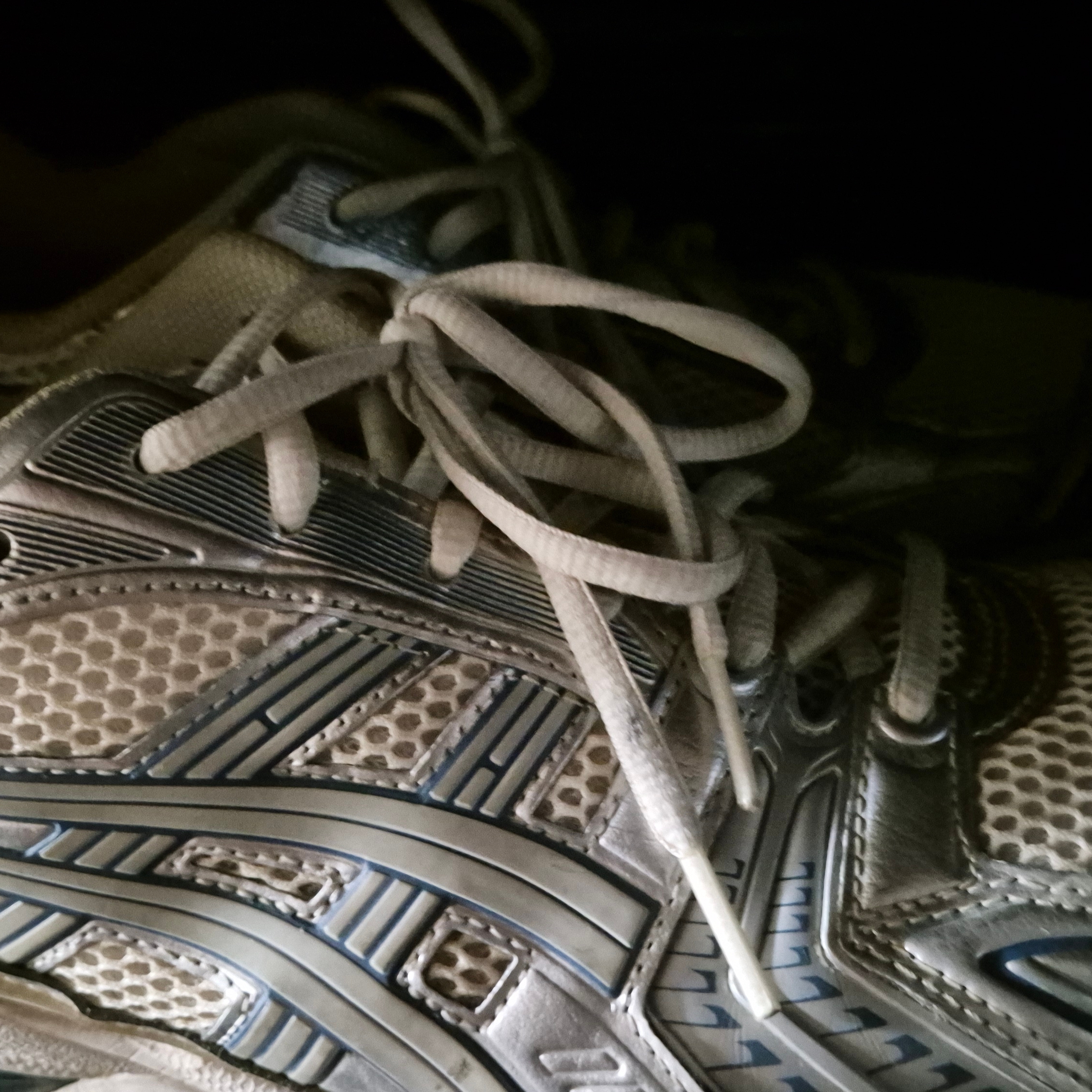 Asics Gel-Kayano 14 Cream Pure Silver 착용 스타일