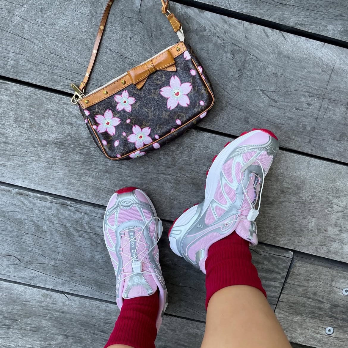 Salomon x Sandy Liang XT-Whisper Fairy Tale Silver, Louis Vuitton x Murakami Takashi Passport Cover Monogram Cherry Coated Canvas 착용 스타일 - 2