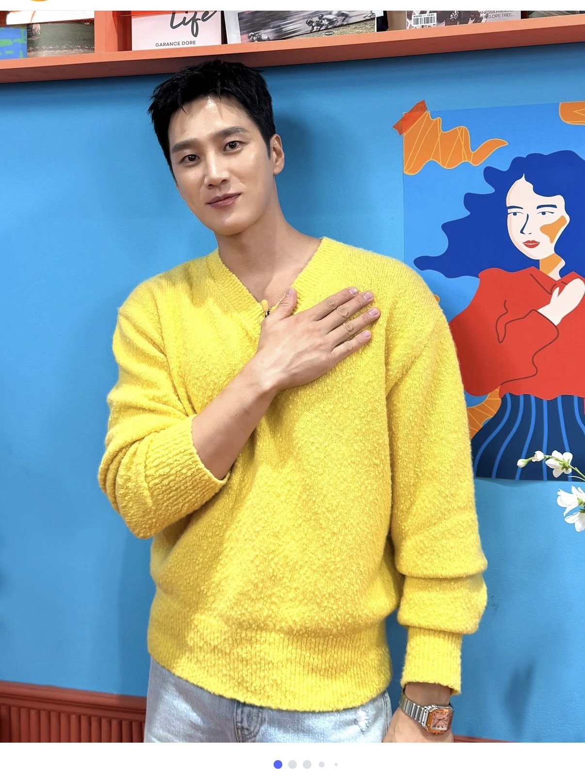 STU Casentino V-Neck Knit Yellow 착용 스타일 - 1