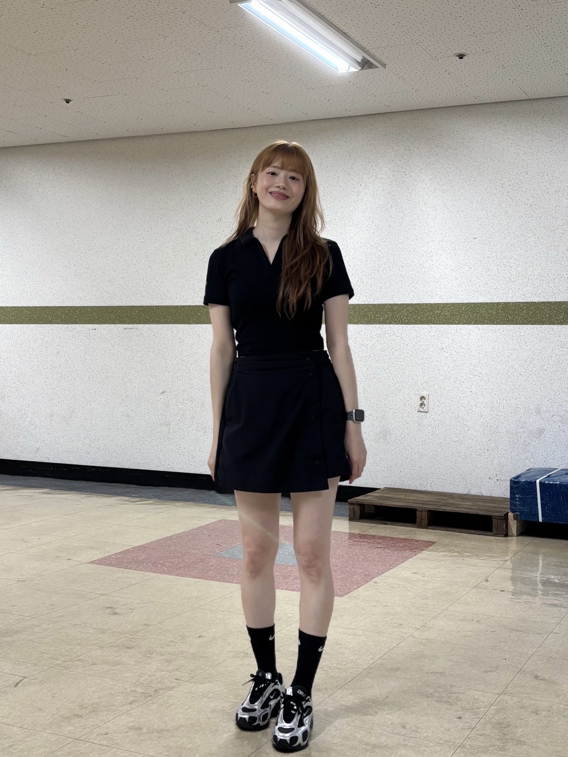 (W) Nike Air Max Muse Black and Metallic Silver, (W) Nike NSW Essential Short Sleeve Polo Top Black - Asia 착용 스타일 - 1