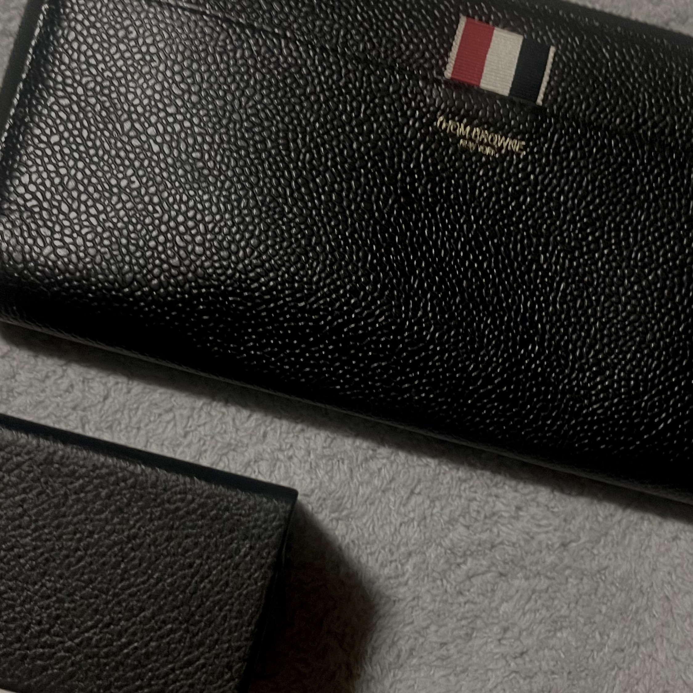 Thom Browne Grosgrain Tab Leather Continental Wallet Black 착용 스타일