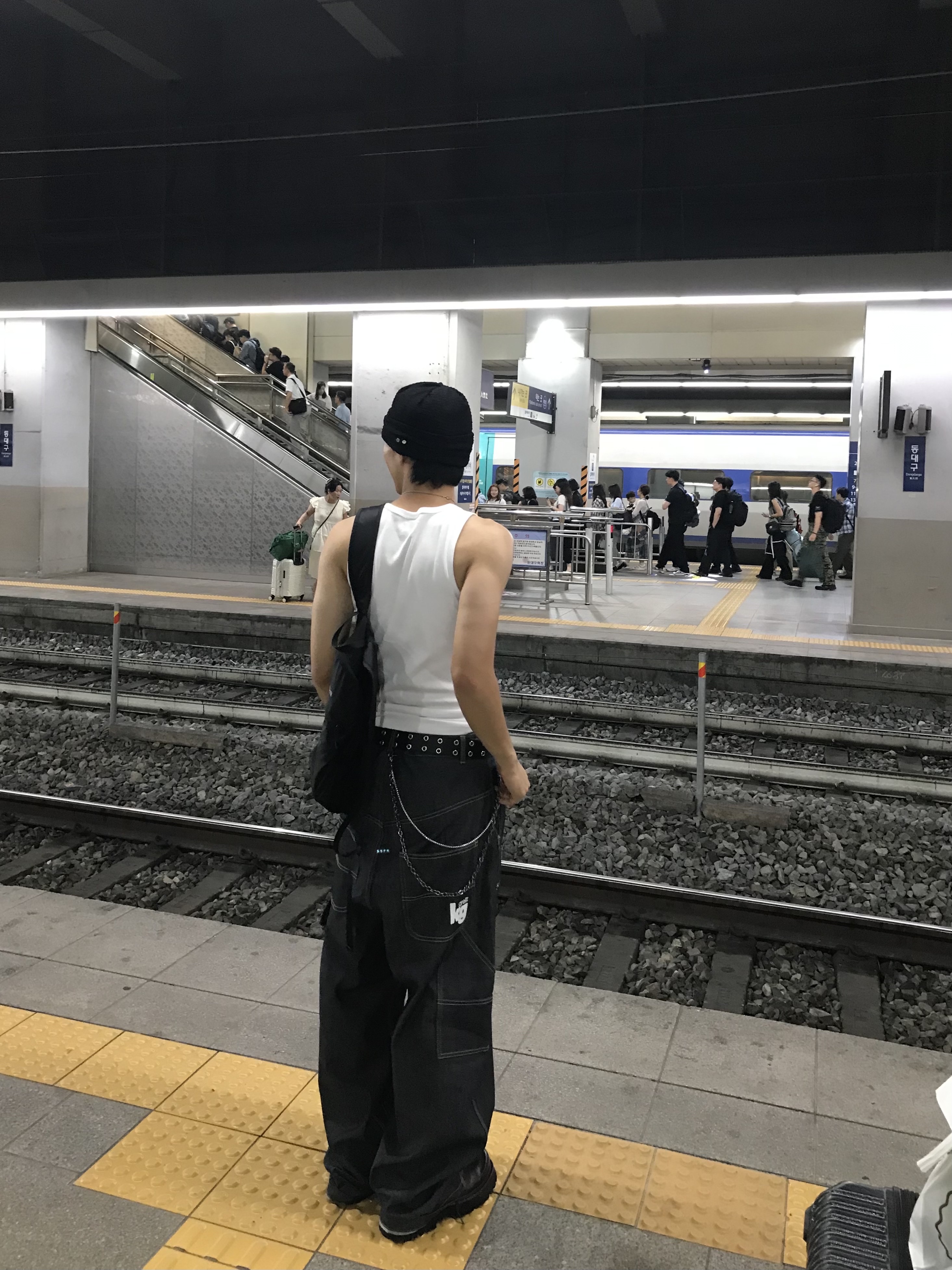 GRAILZ x KOIN SEOUL Carpenter Raw Denim Pants Indigo, Montbell Pocketable Light Pack 13 Black 착용 스타일 - 1