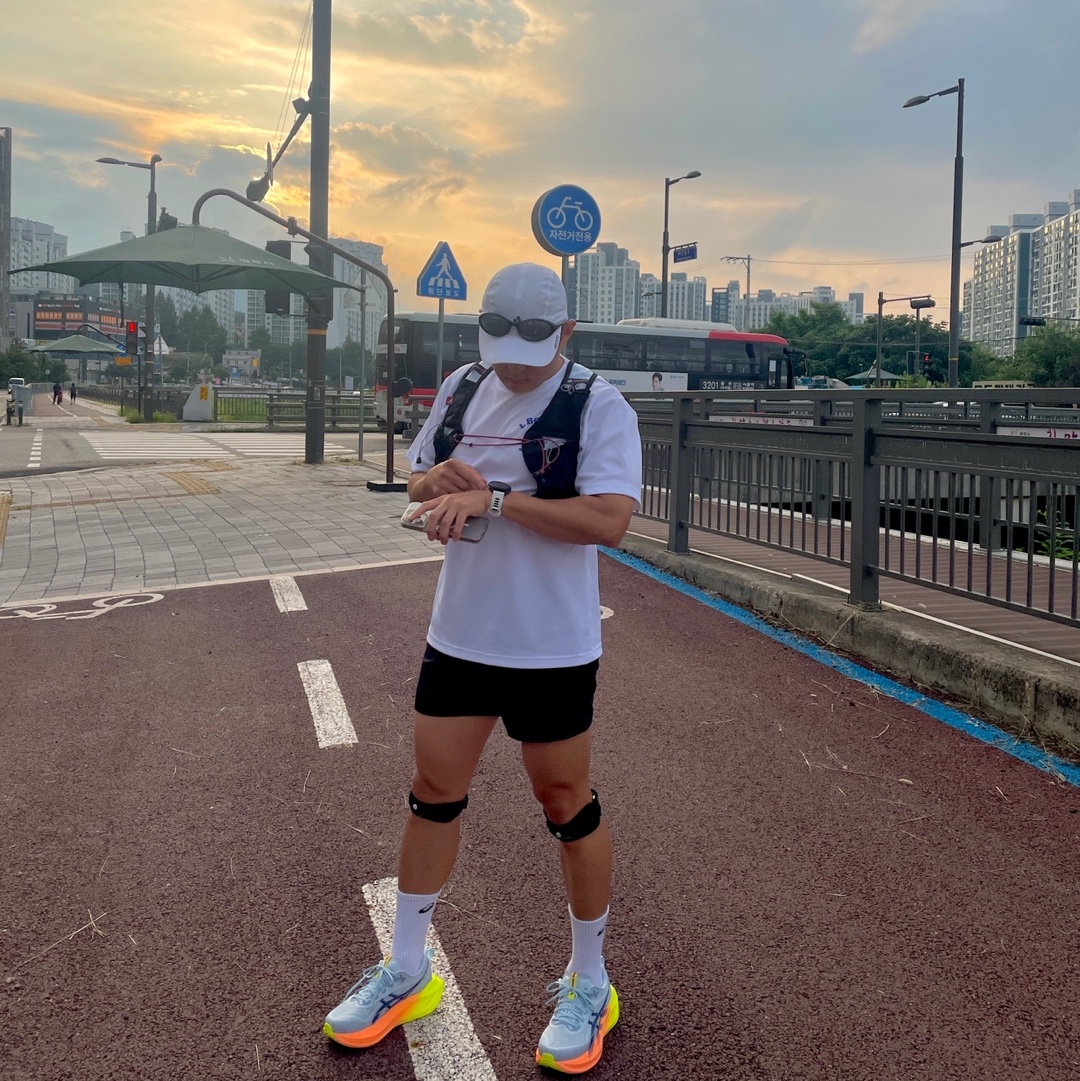 Asics Superblast 2 Paris Cool Grey Safety Yellow, Adidas Running X Adizero Lightweight Climacool Cap White Black Reflective 착용 스타일