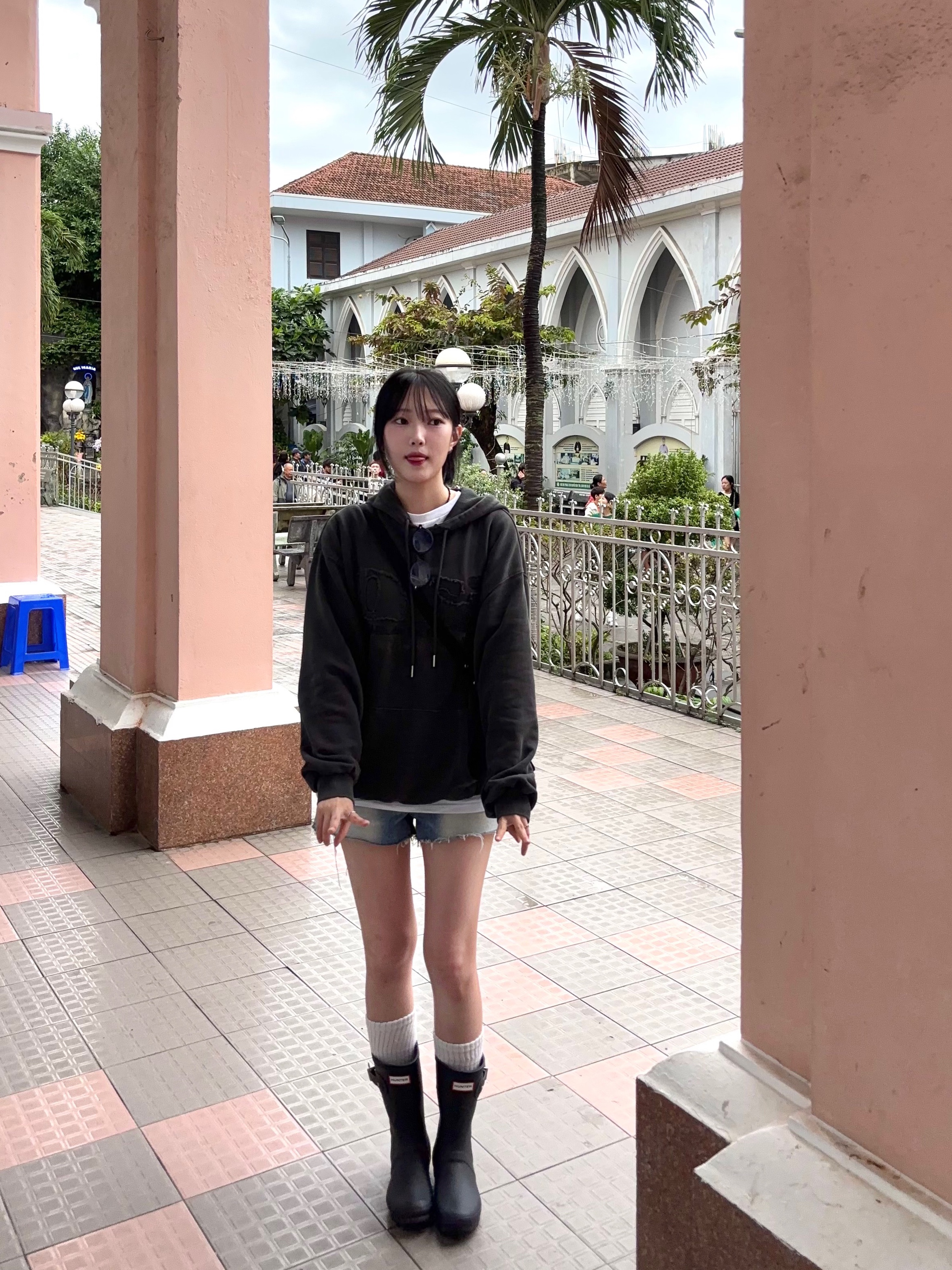 (W) Hunter Original Short Rain Boots Black 착용 스타일 - 1