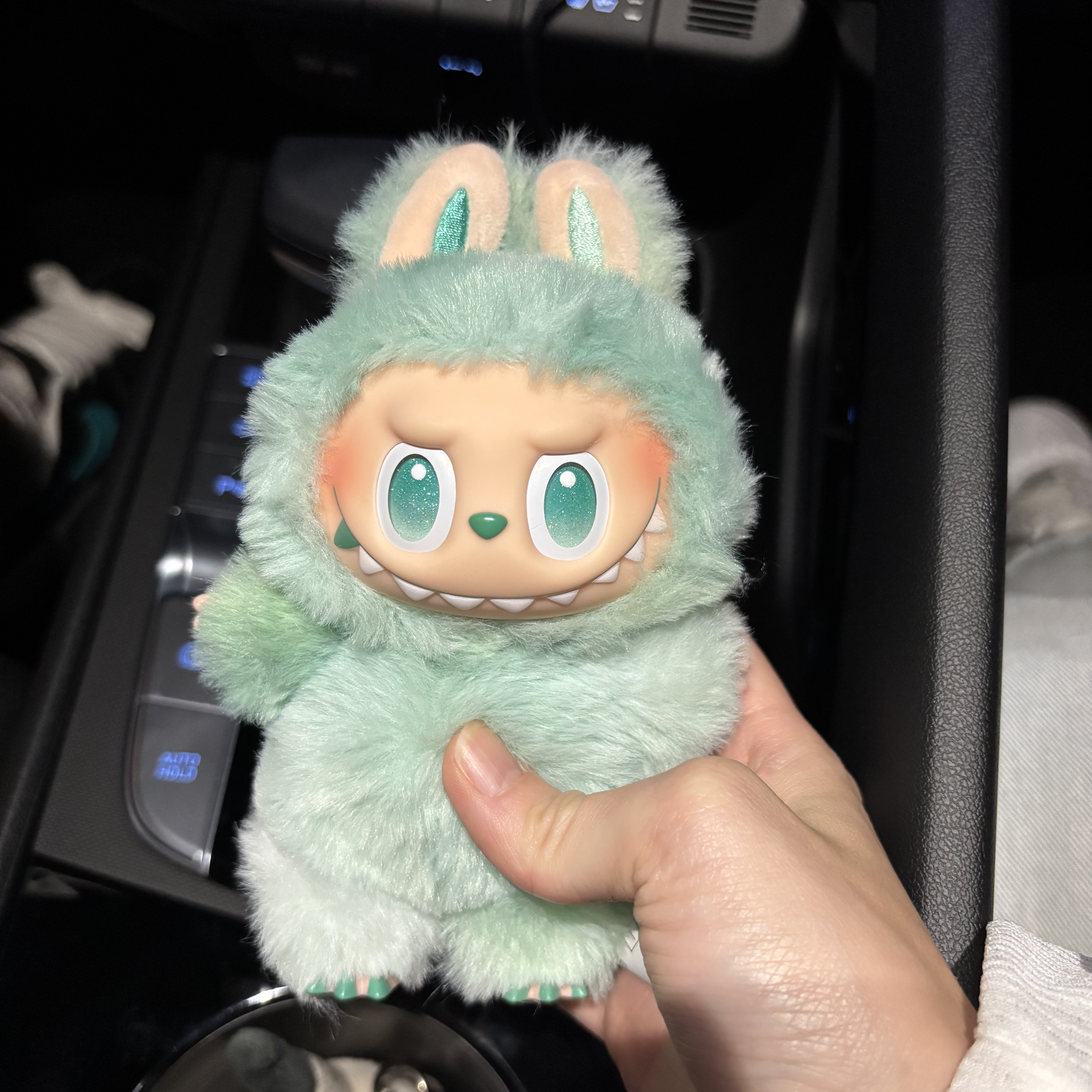 Pop Mart Labubu The Monsters Highlight Series Sealed Case (1 Blind Box) 착용 스타일