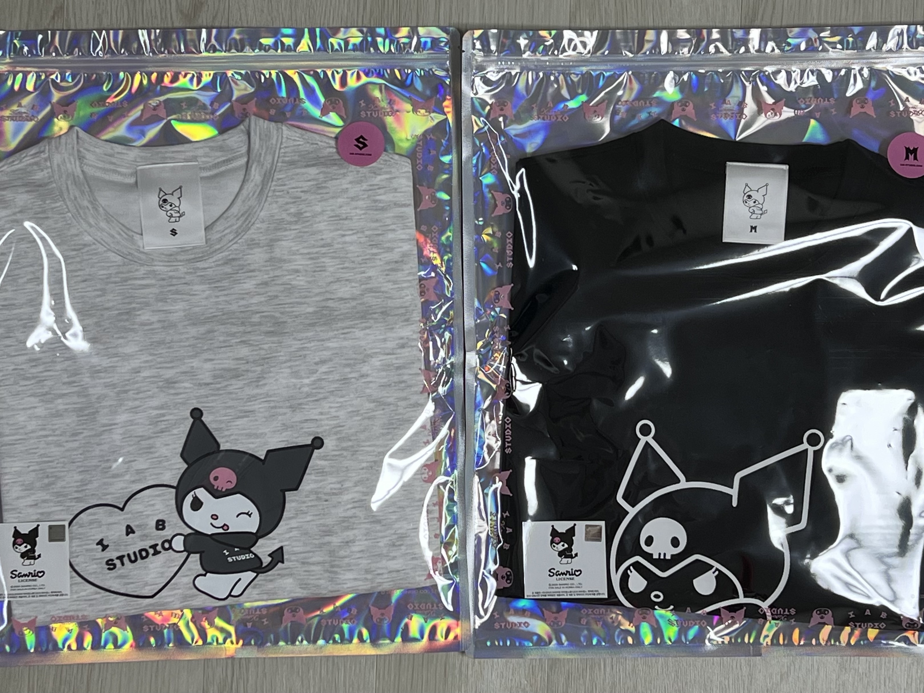 IAB Studio Kuromi T-shirts Black White, IAB Studio Kuromi Heart T-shirts Light Grey 착용 스타일