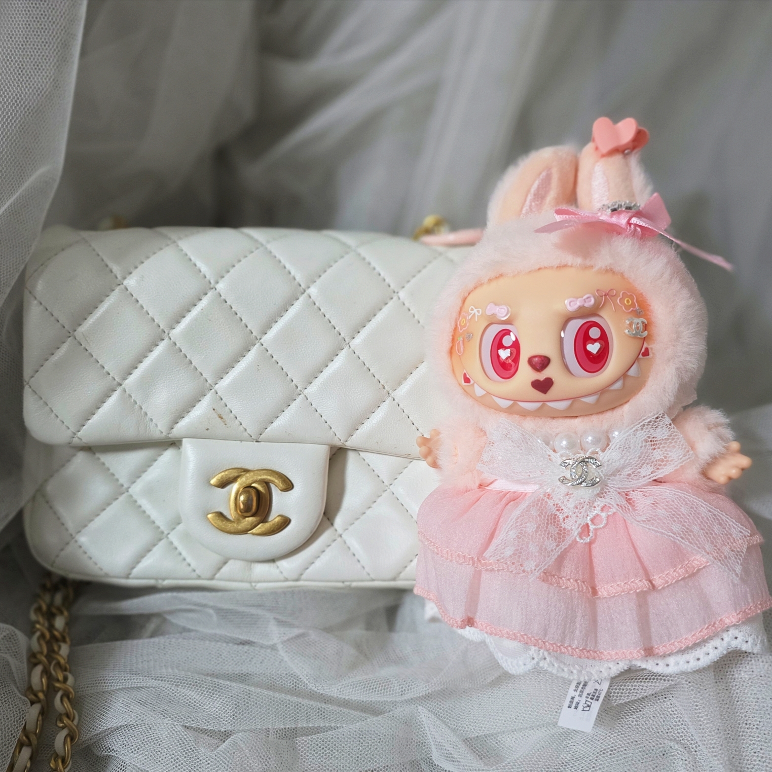 Pop Mart Labubu Let's Play Together Doll Series Dada Keyring (Opened Case), Chanel Mini Flap Bag Lambskin & Gold Black 착용 스타일