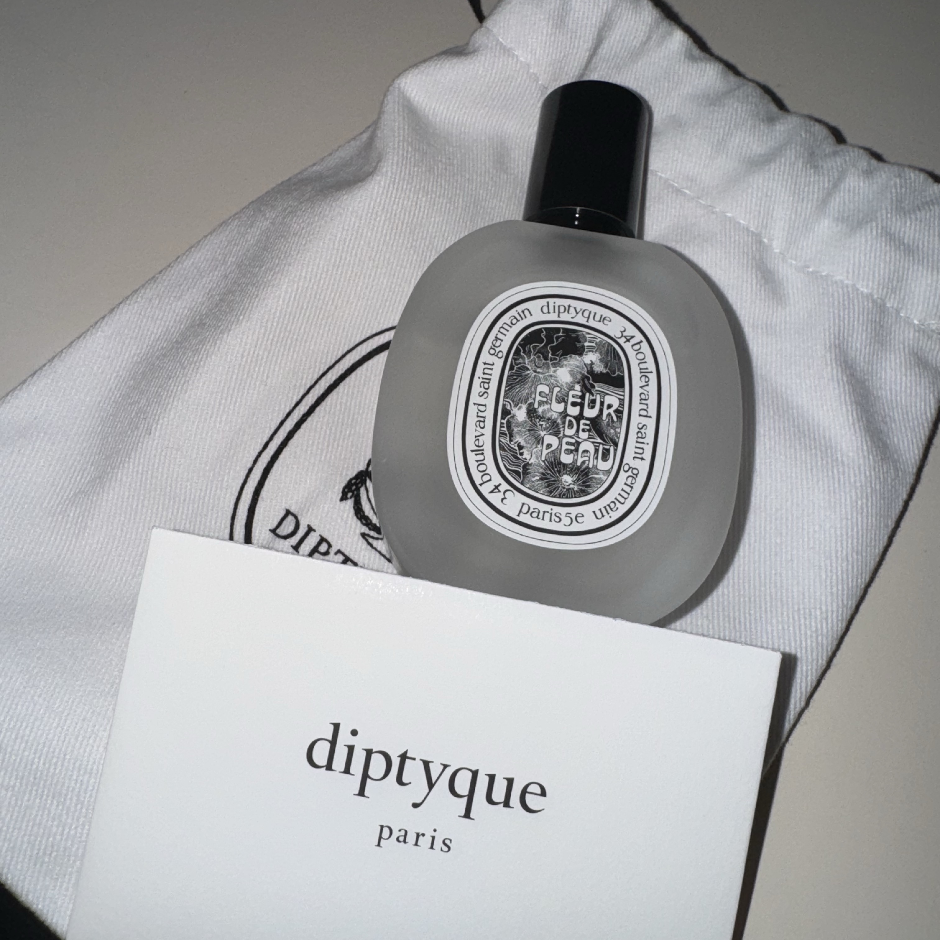 Diptyque Hair Mist Fleur De Peau 30ml 착용 스타일
