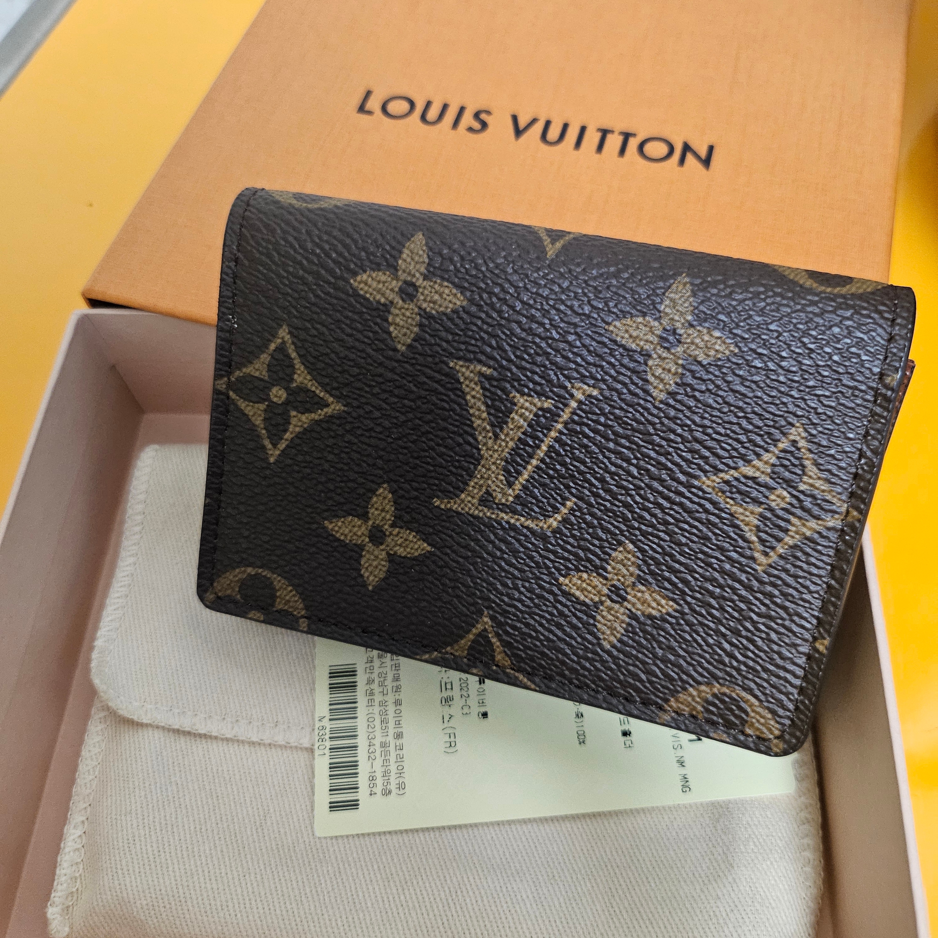 Louis Vuitton Envelope Business Card Holder Monogram 착용 스타일 - 3