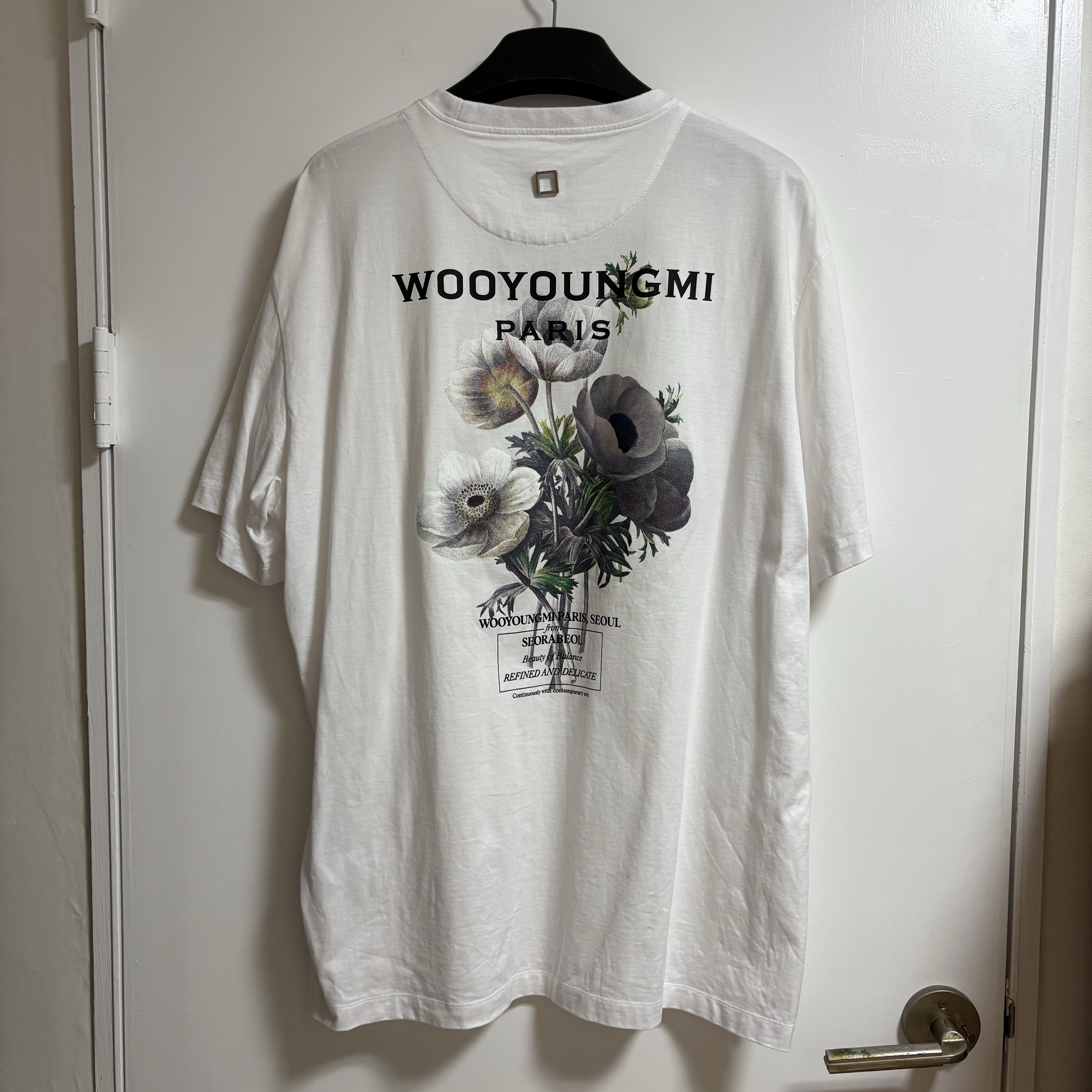 Wooyoungmi Flower Print Back Logo T-Shirt White - 23FW 착용 스타일