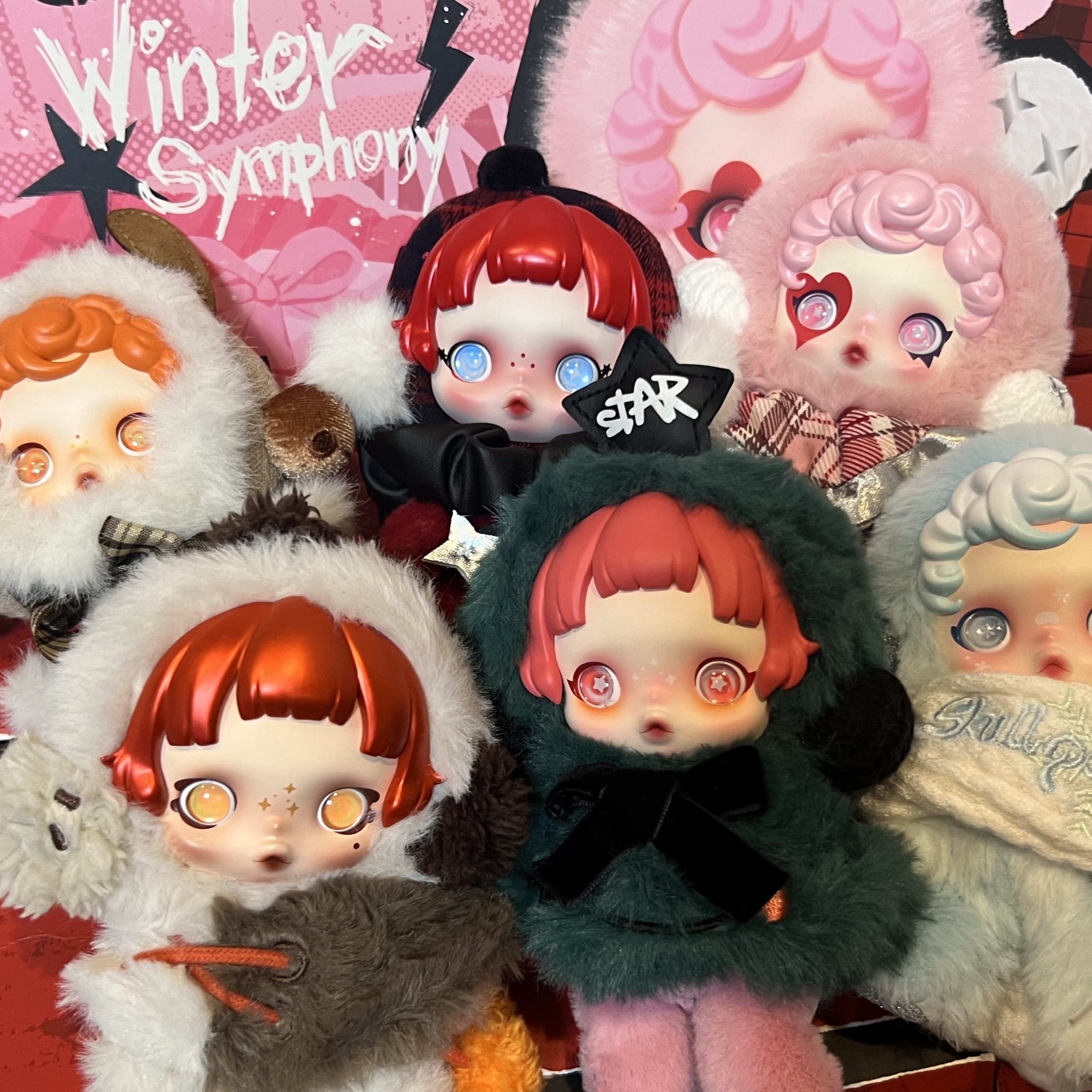 Pop Mart Skullpanda Winter Symphony Series Keyring Sealed Case (6 Blind Boxes), Pop Mart Skullpanda Winter Symphony Series Keyring Rhapsody (Opened Case) 착용 스타일
