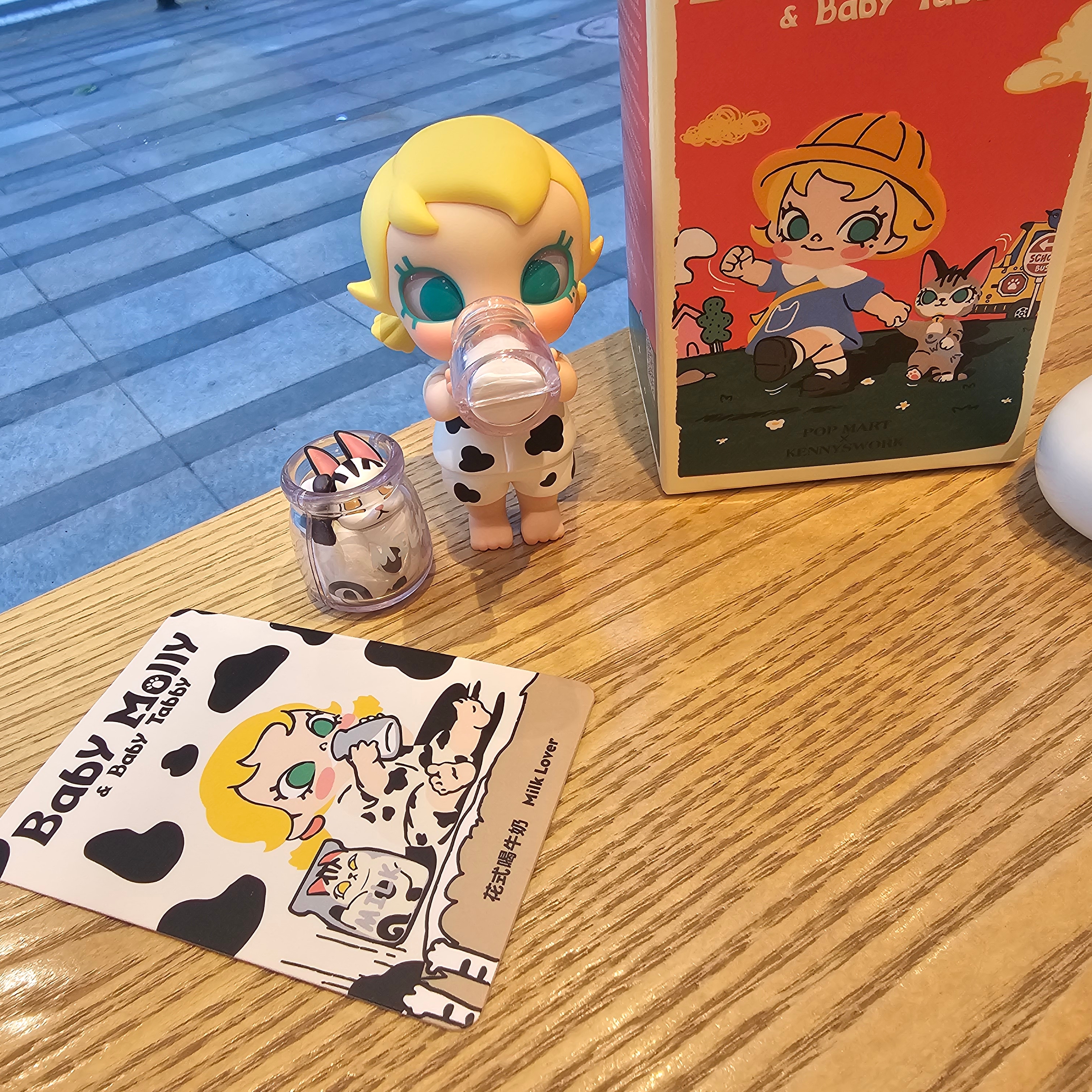 Pop Mart Baby Molly & Baby Tabby Series Figures Milk Lover (Opened Case) 착용 스타일