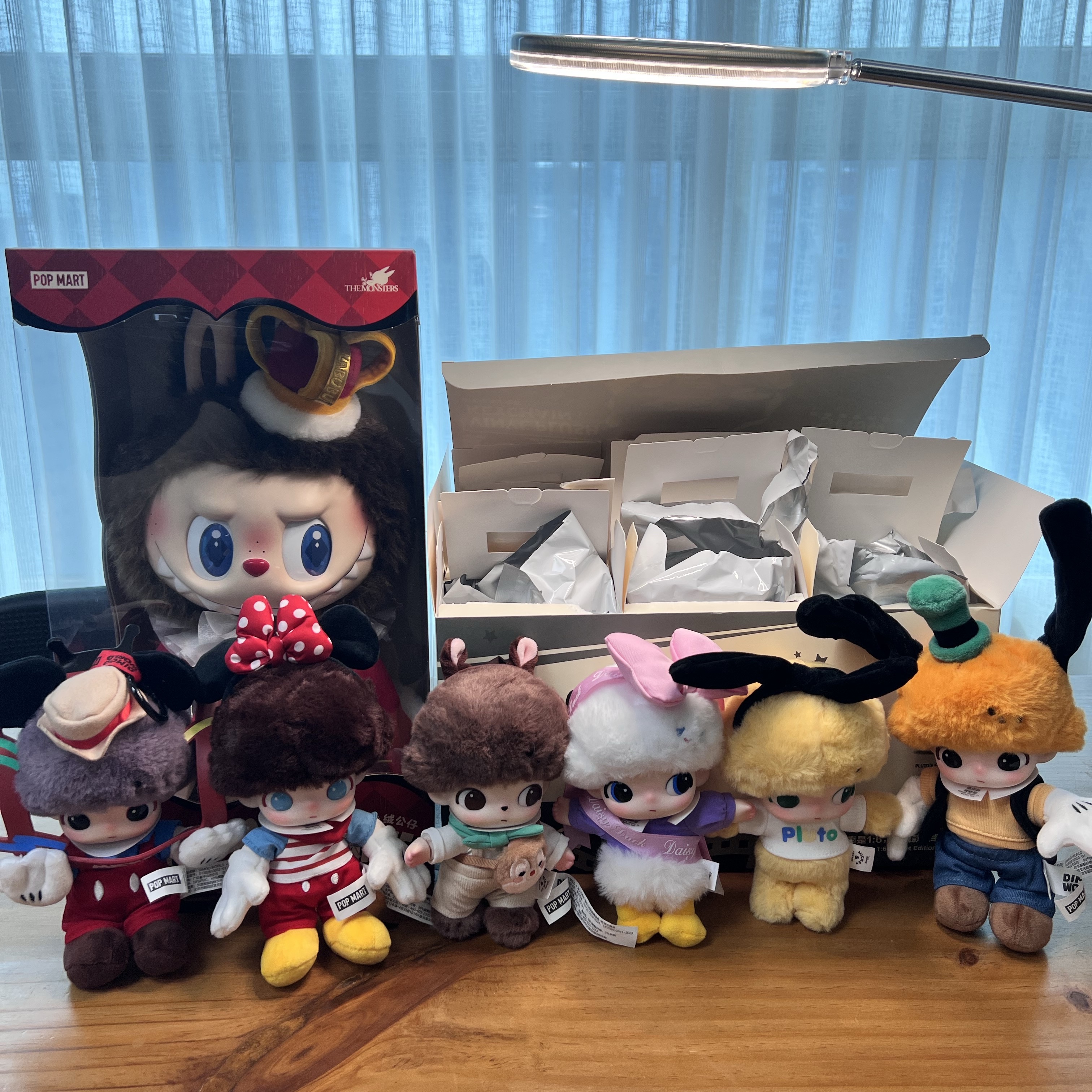 Pop Mart The Monsters Checkmate Series Doll, Pop Mart Pop Mart Dimoo World x Disney Series Plush Keyring Chip And Dale (Opened Case) 착용 스타일