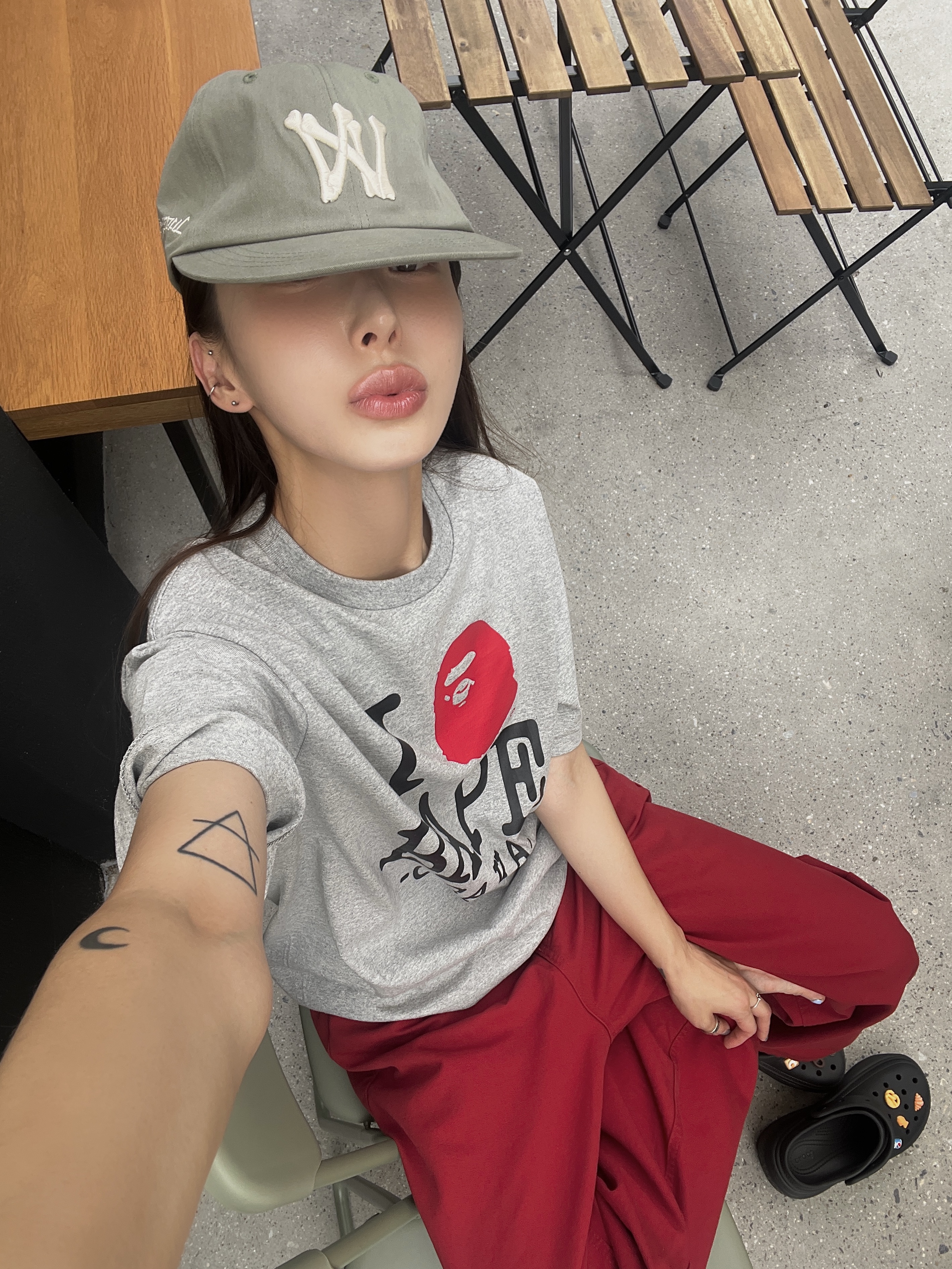Aoiro 6-Panel Bone A/N Cap Olive, BAPE I Love Bape Osaka T-Shirt Gray - Osaka Pop-Up Store Exclusive 착용 스타일 - 1
