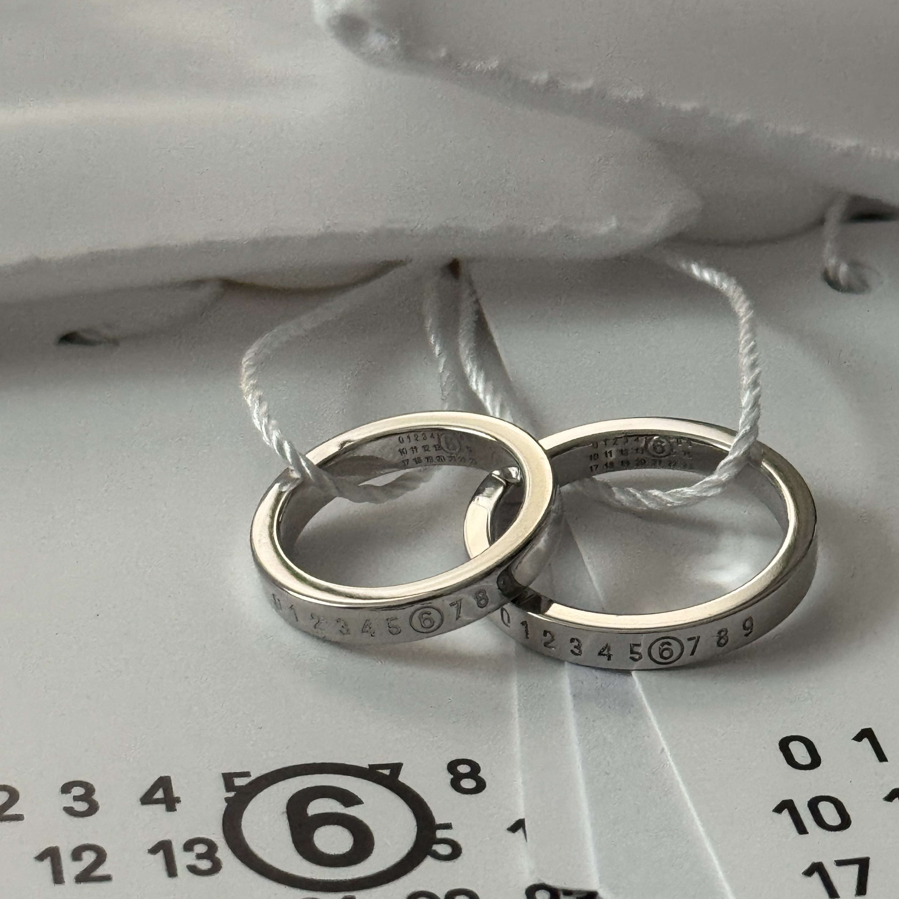 (W) MM6 Maison Margiela Numeric Minimal Signature Ring Silver Palladium 착용 스타일 - 1