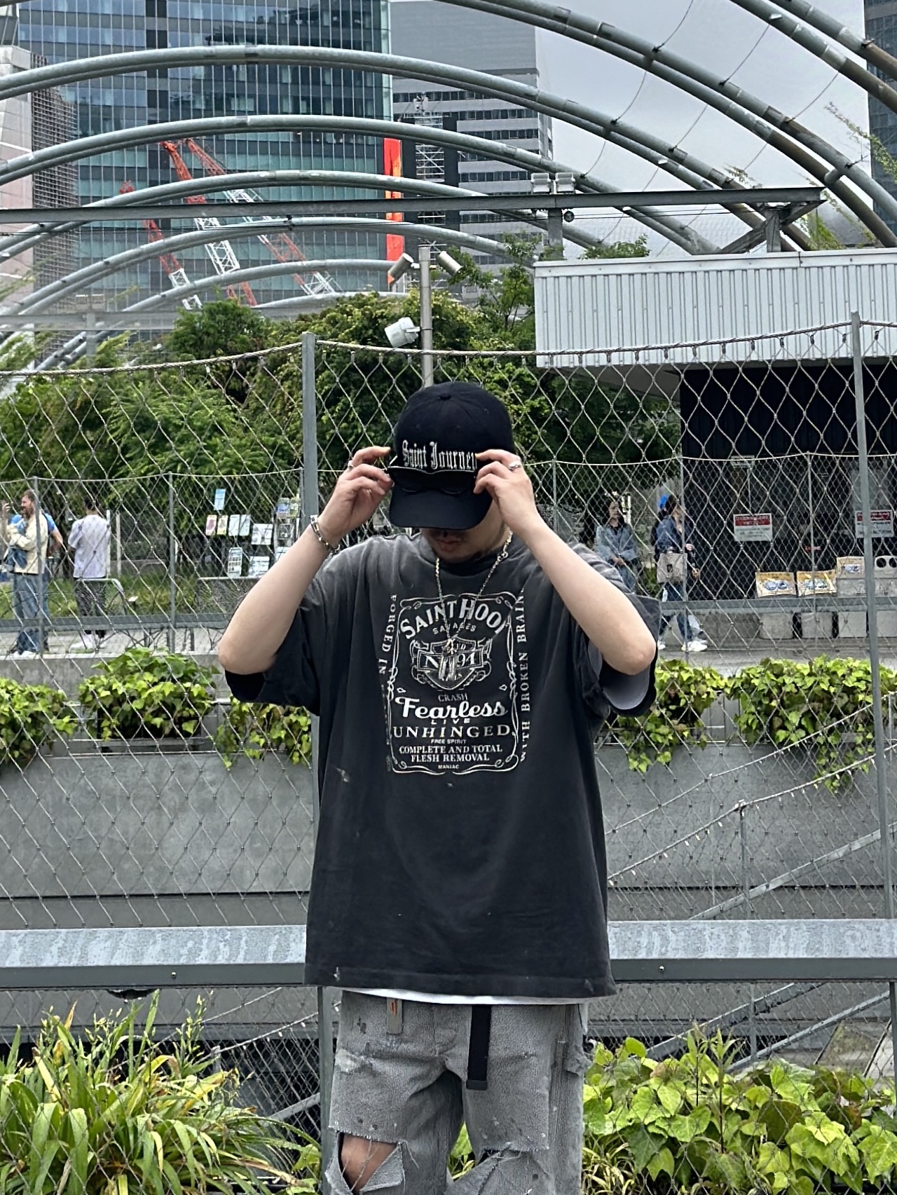 Neighborhood x Saint Mxxxxxx STHD Fearless T-Shirt Black - 25SS, Saint Mxxxxxx Denim Pants Hickory Stripe 착용 스타일 - 2