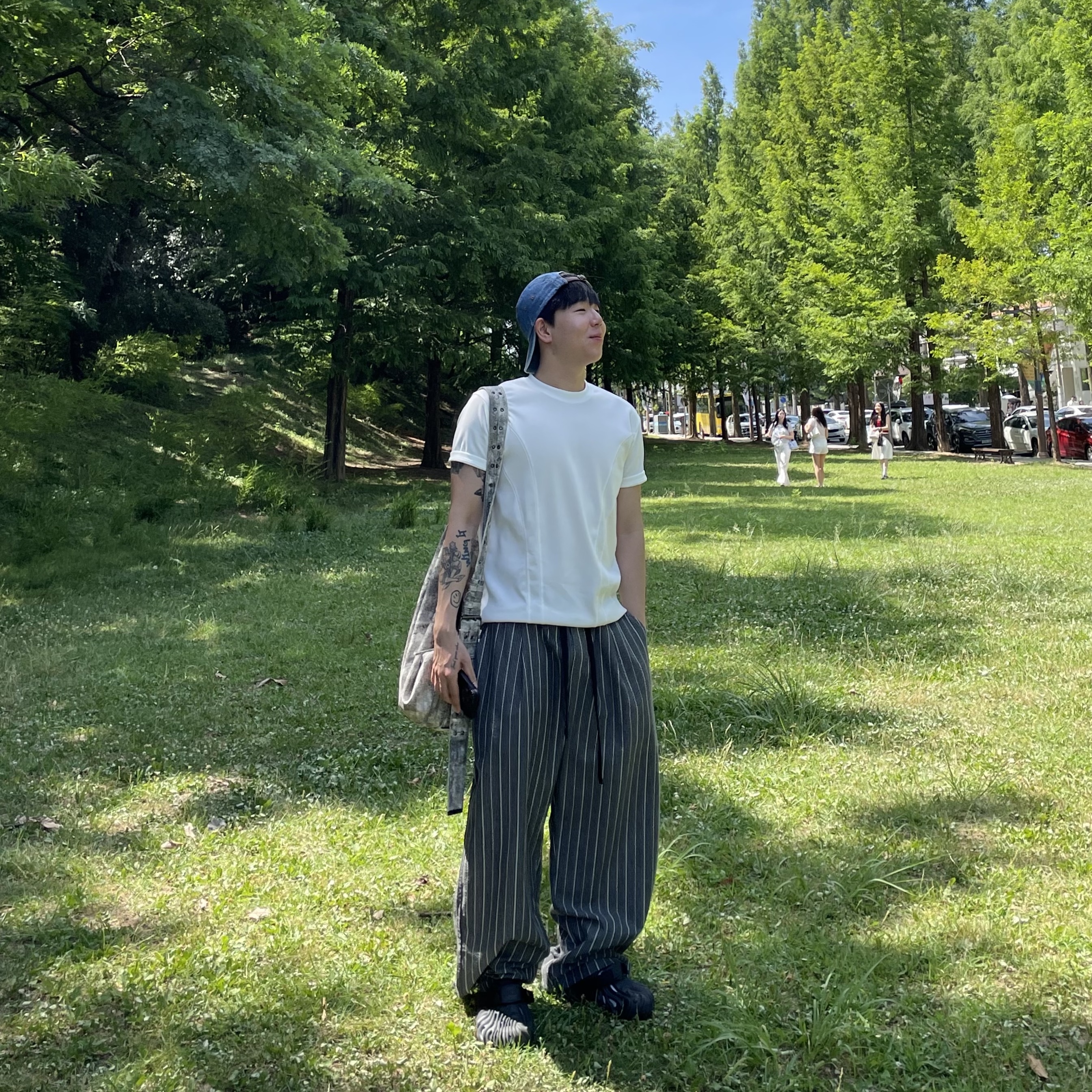 Crocs x Salehe Bembury Pollex Clog Sasquatch, Supreme Washed Chino Twill Camp Cap Denim - 22FW 착용 스타일 - 2