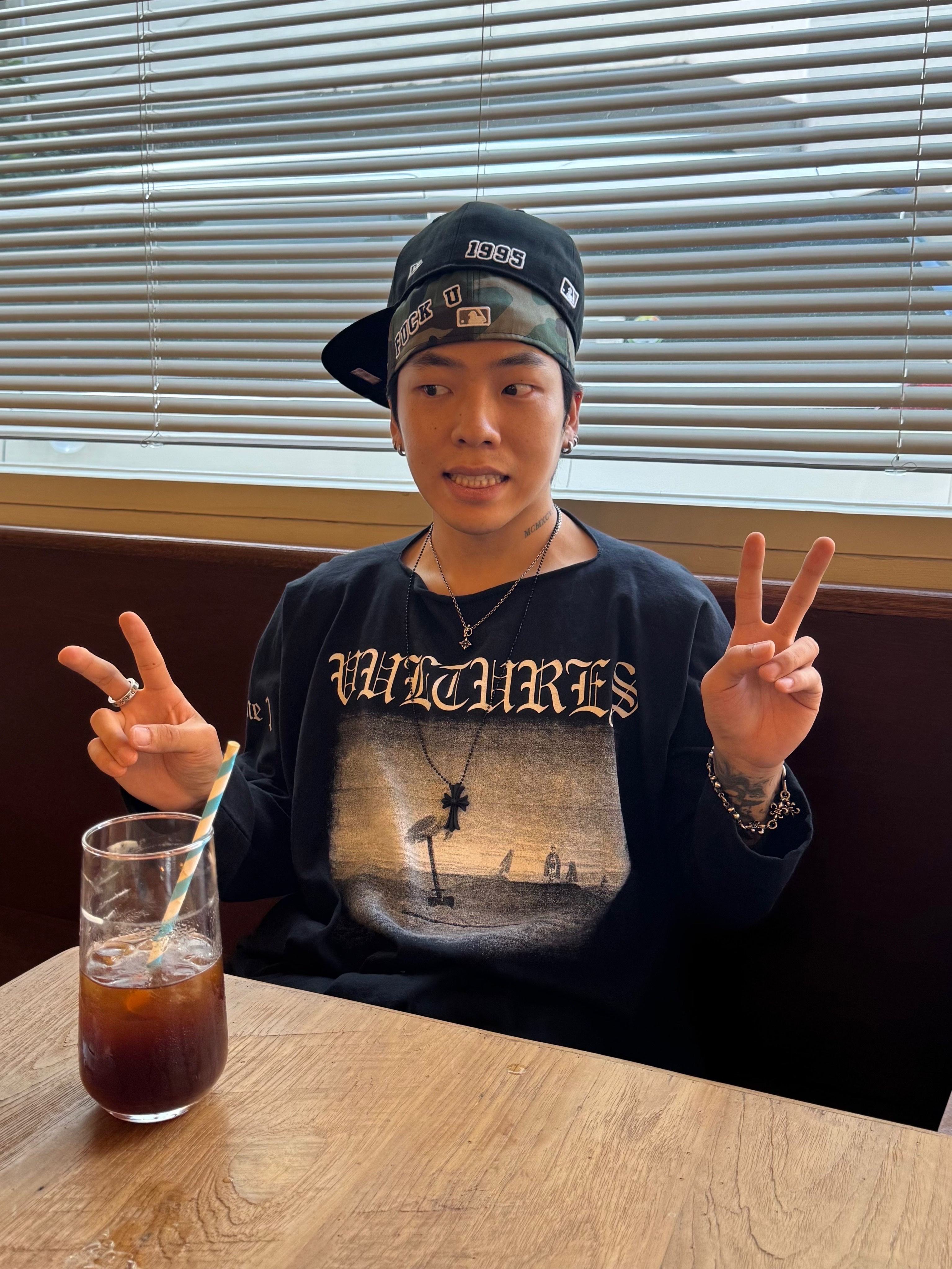 Yeezy Vultures Long T-Shirt Black, New Era 59Fifty MLB Authentic New York Yankees Game Navy 착용 스타일 - 1