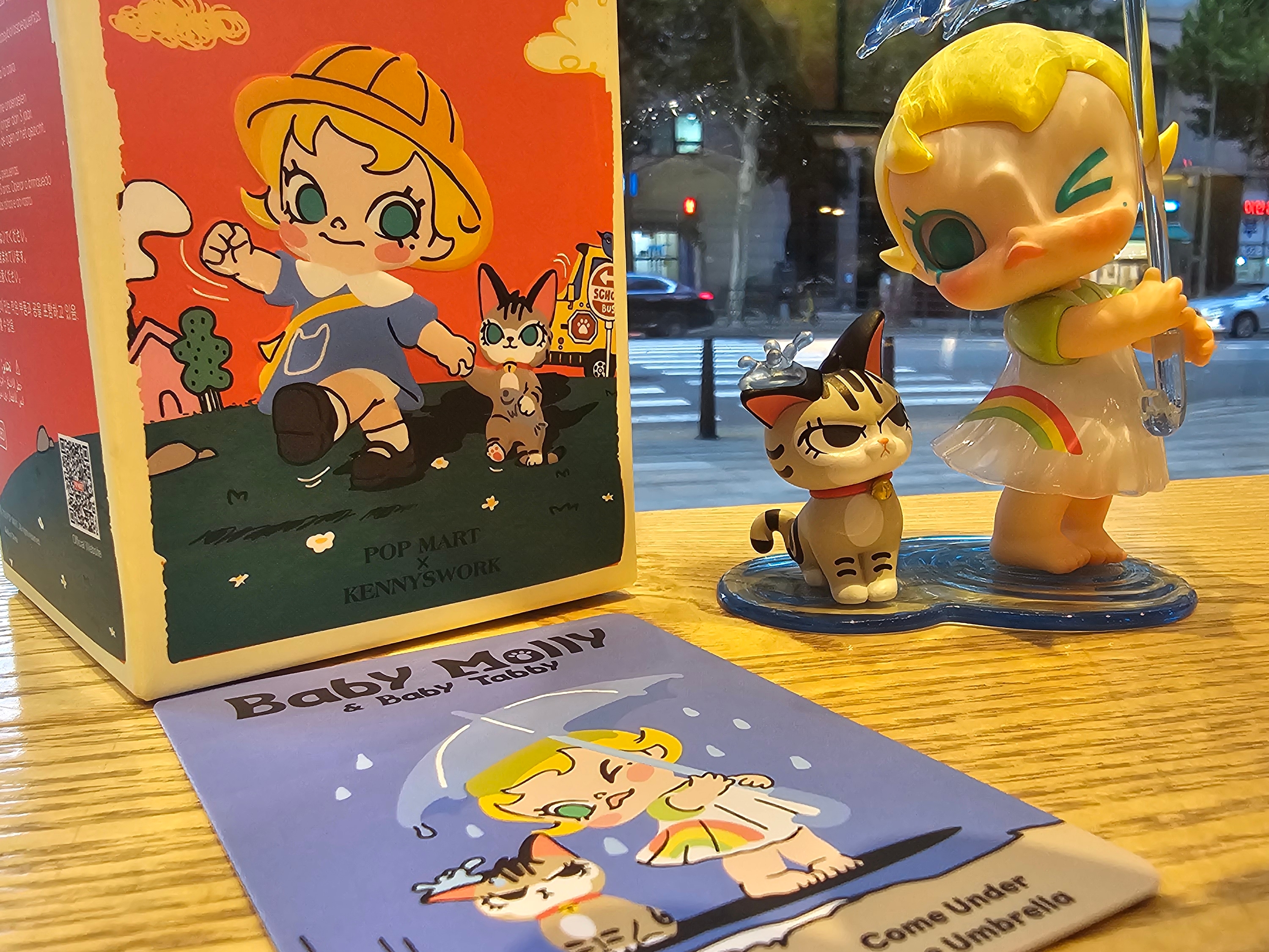Pop Mart Baby Molly & Baby Tabby Series Figures Come Under the Umbrella (Opened Case), Pop Mart Baby Molly & Baby Tabby Series Figures Milk Lover (Opened Case) 착용 스타일 - 1