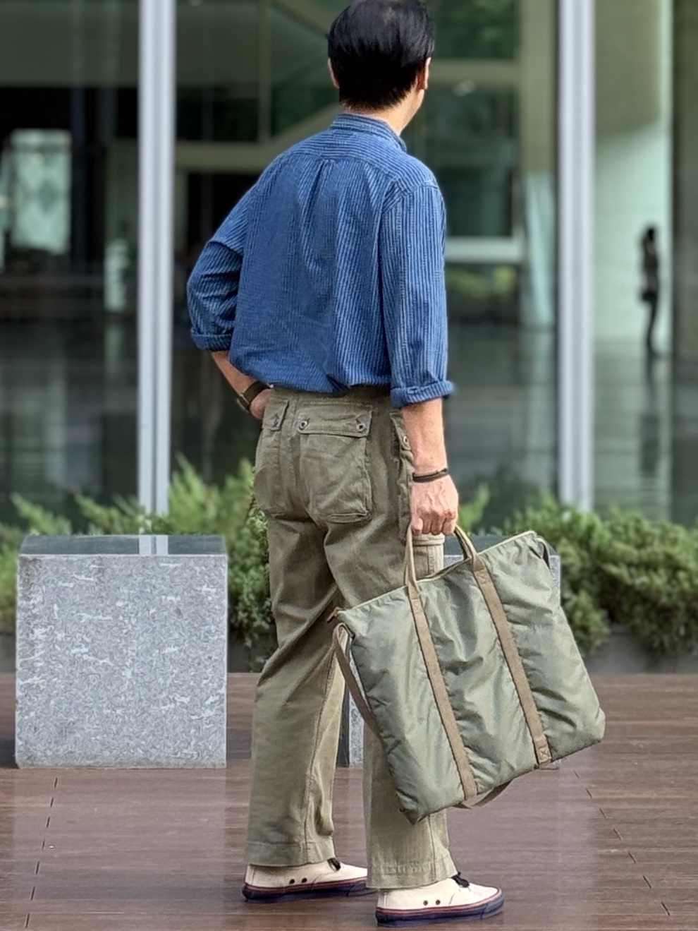 Vans Vault x Nigel Cabourn OG Authentic LX Worn White Navy 착용 스타일 - 3