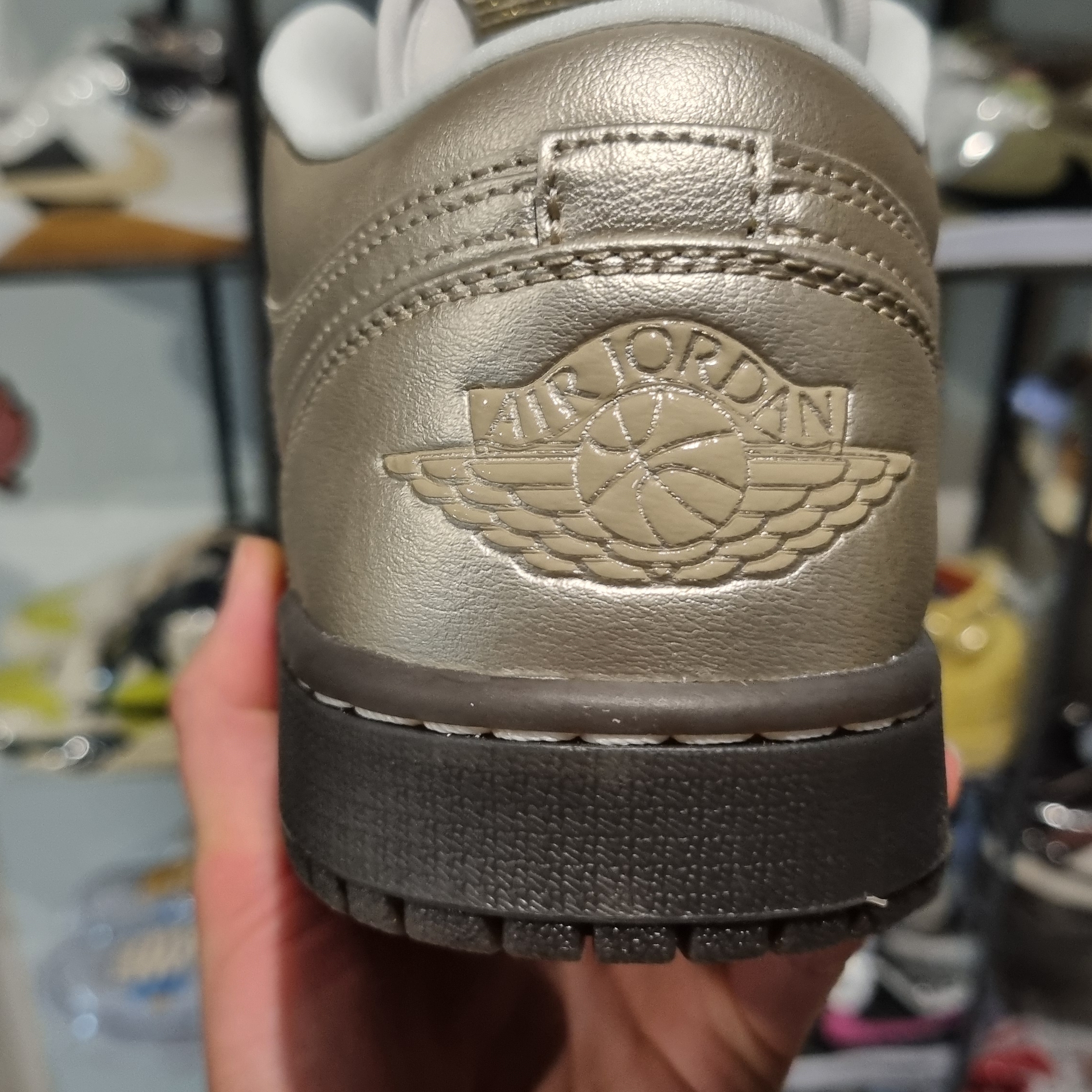 (W) Jordan 1 Low Metallic Zinc 착용 스타일 - 2